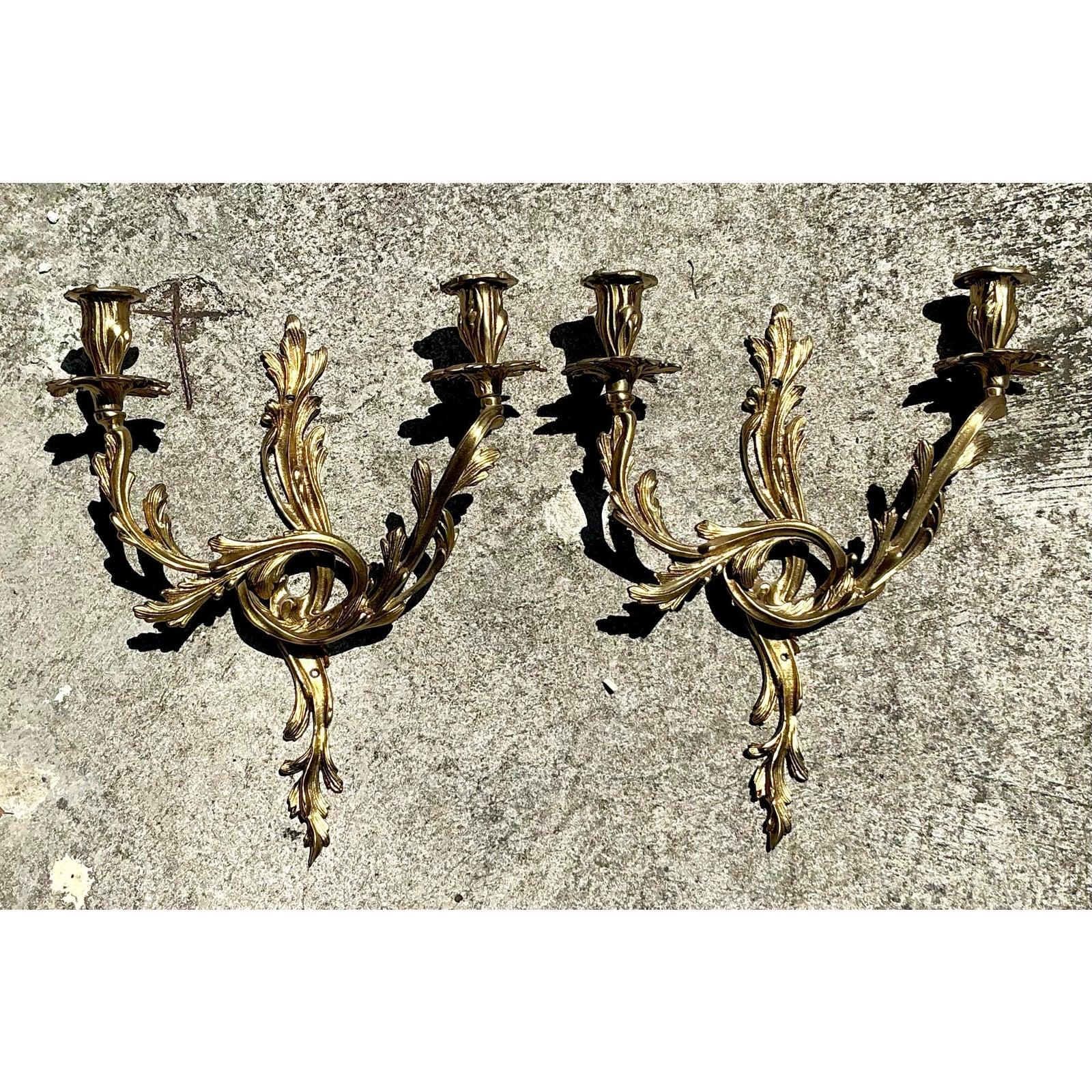 Laiton Appliques à bougie rococo en laiton de style Régence - Lot de 2 en vente