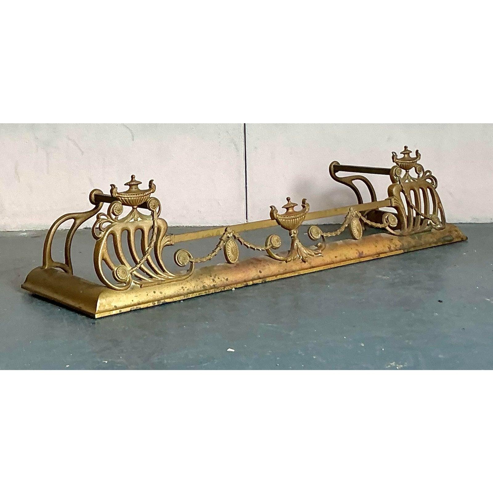 Ottone Parafango per caminetto in ottone vintage Regency Swag in vendita