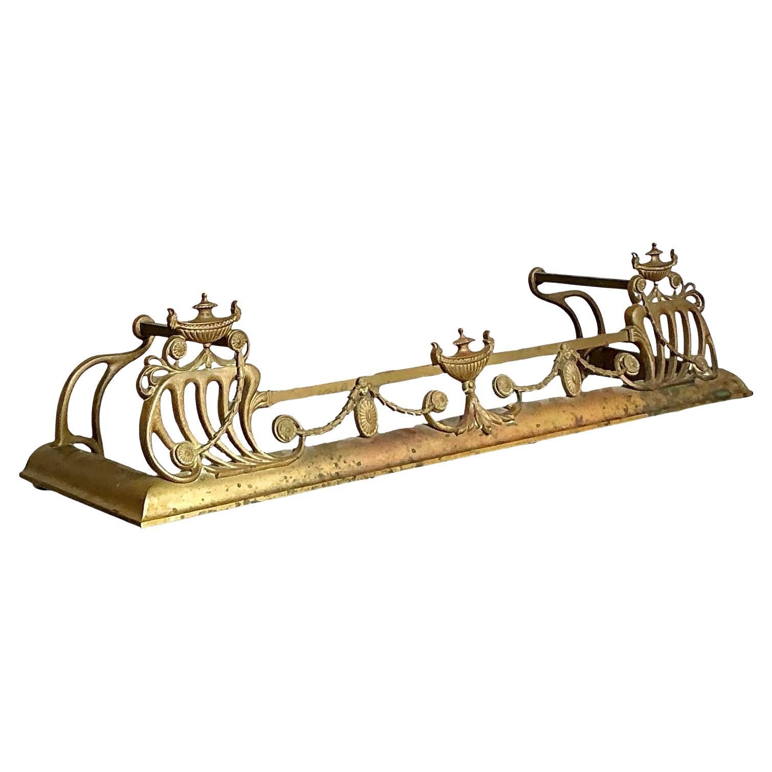 Cheminée à balancier en laiton de style Vintage Regency