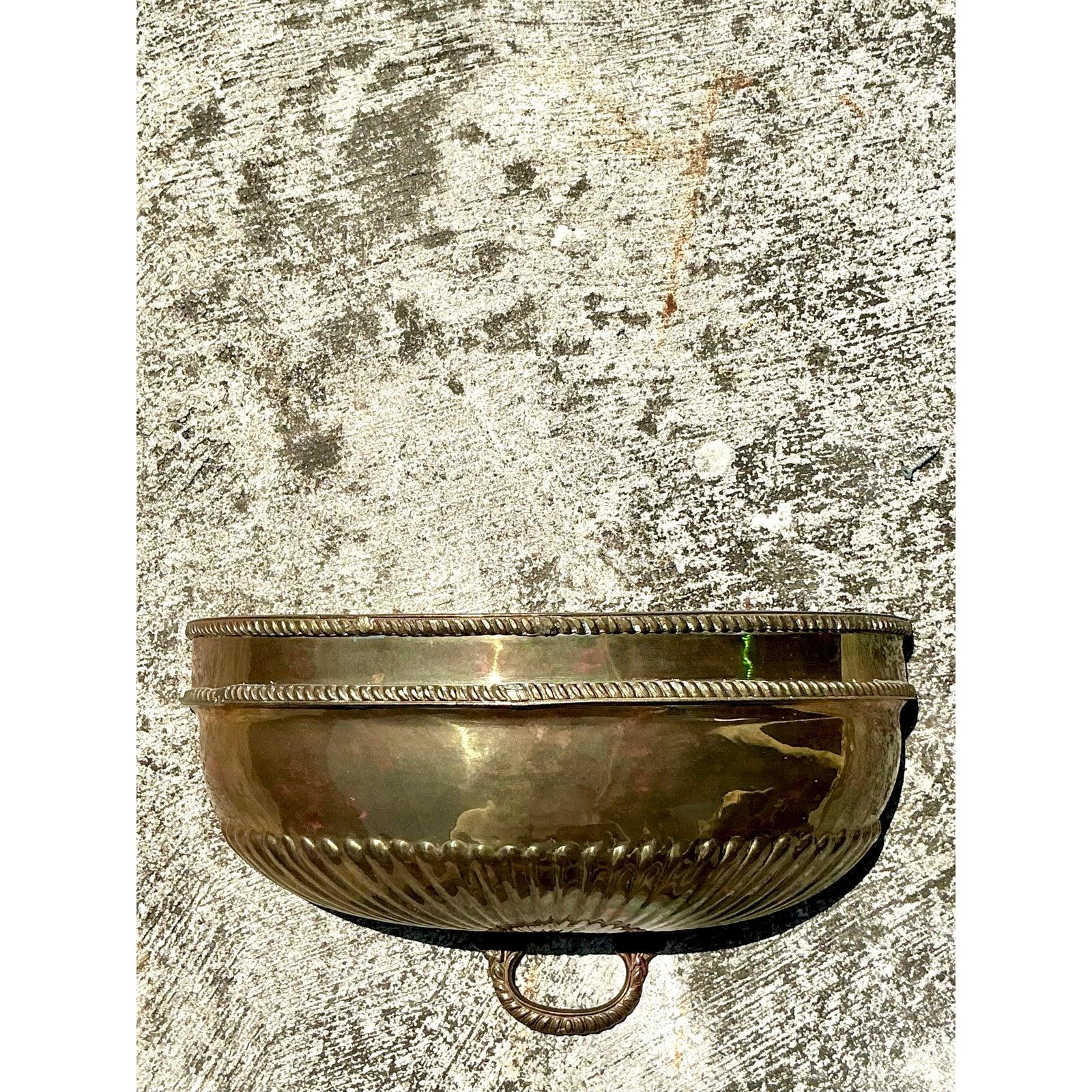 Pochette murale Vintage Regency en laiton Bon état - En vente à west palm beach, FL