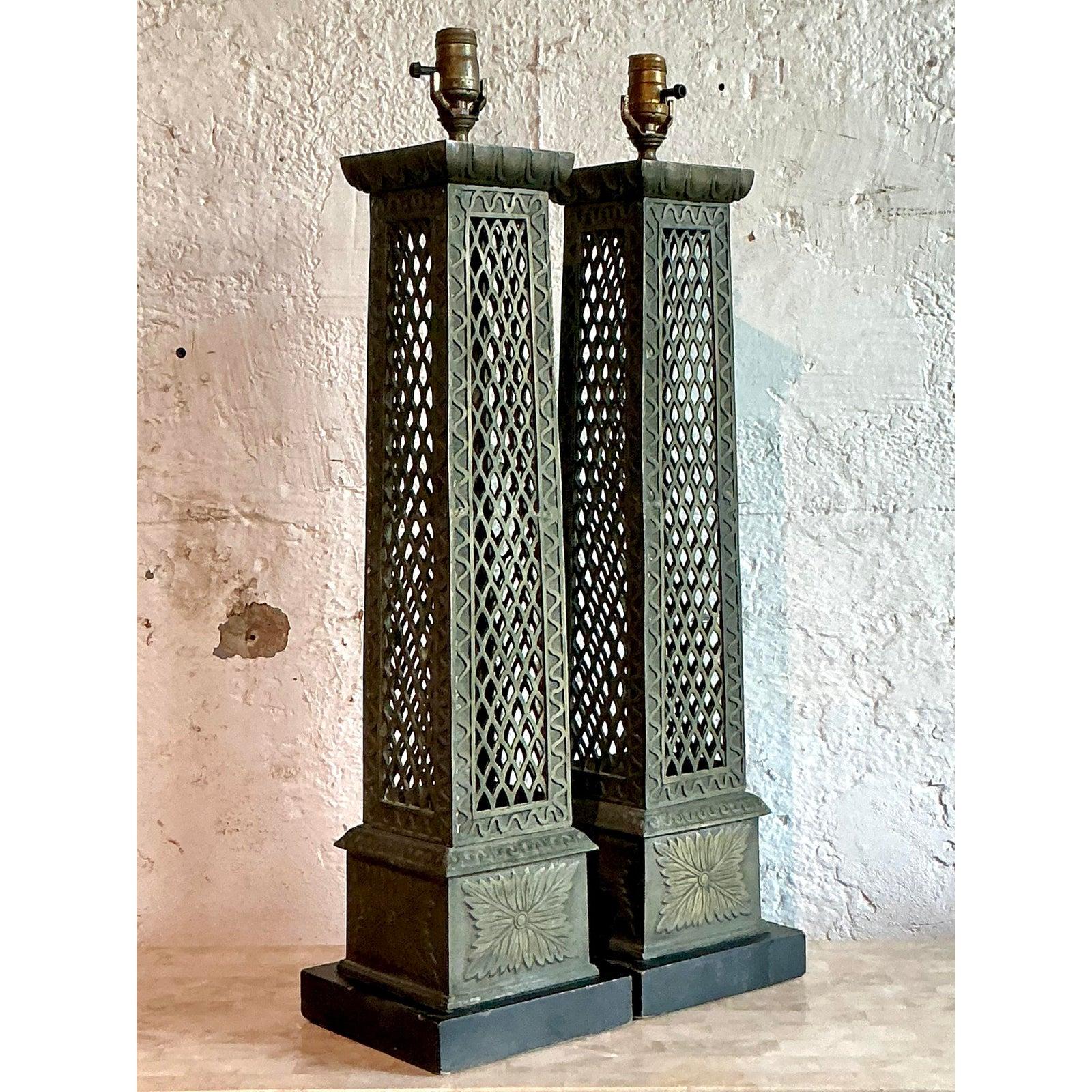 Pareja de lámparas de bronce enrejadas de la época de la Regencia en venta 1