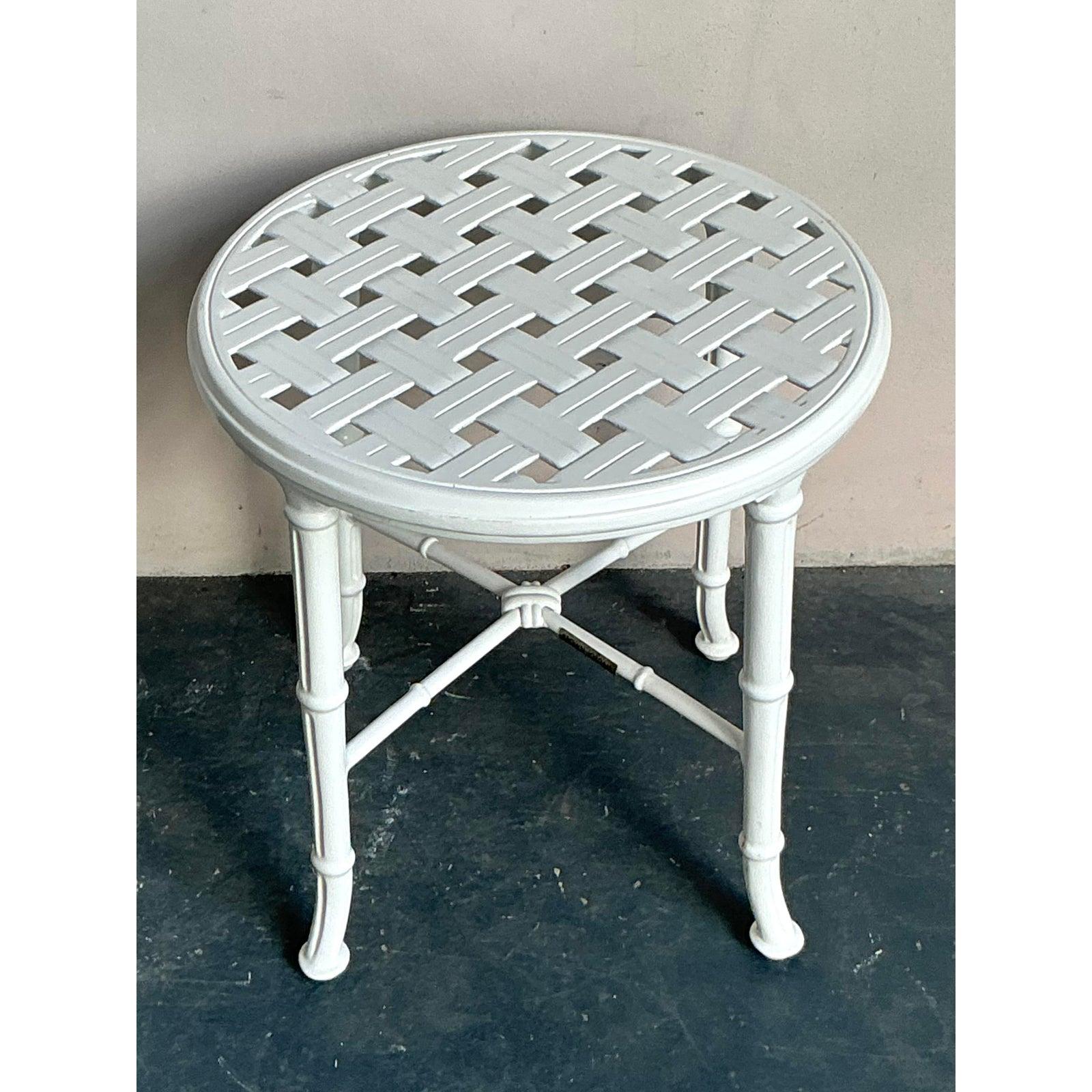 Mesa Auxiliar Vintage Regency Brown Jordan Moderno de mediados de siglo en venta