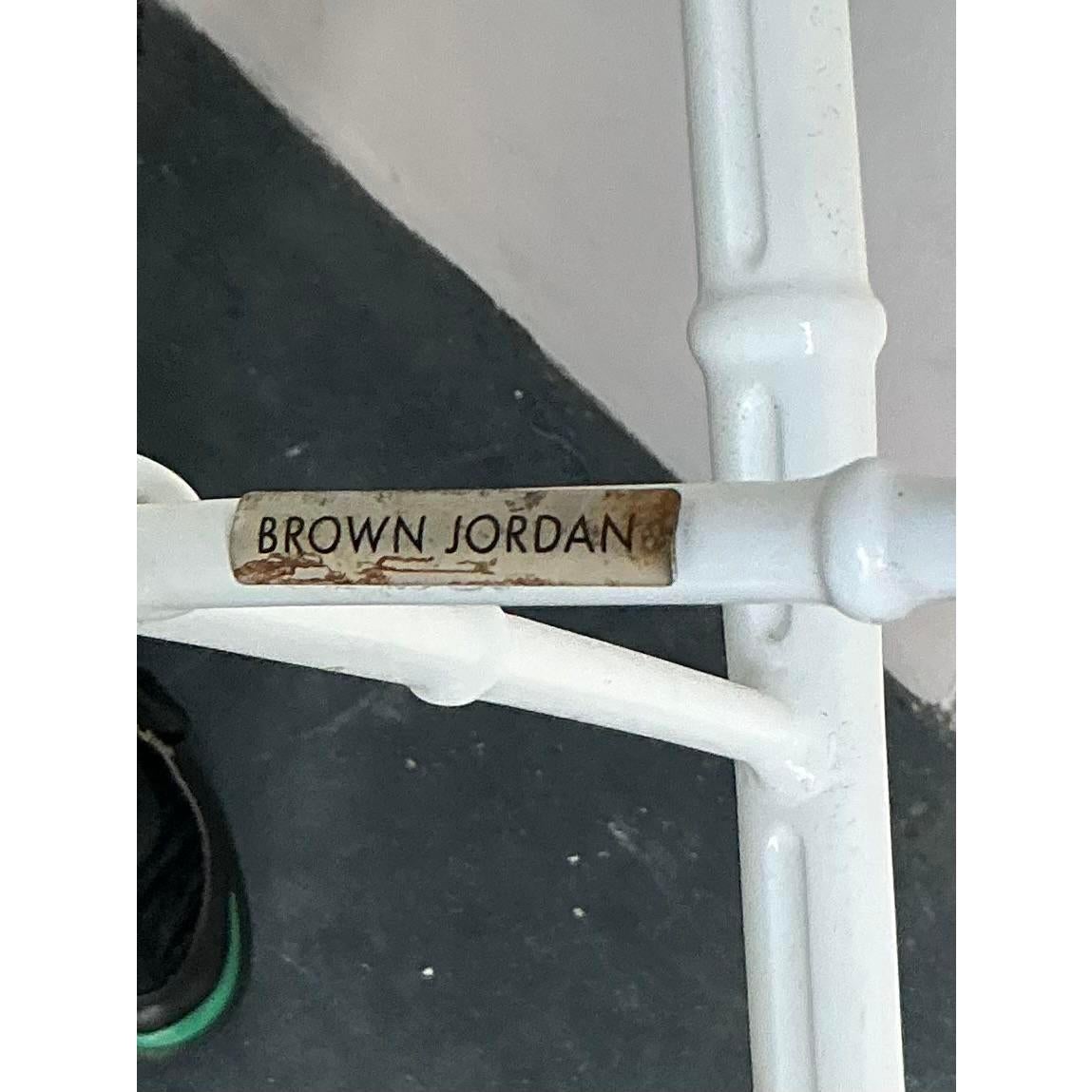 Mesa Auxiliar Vintage Regency Brown Jordan siglo XX en venta
