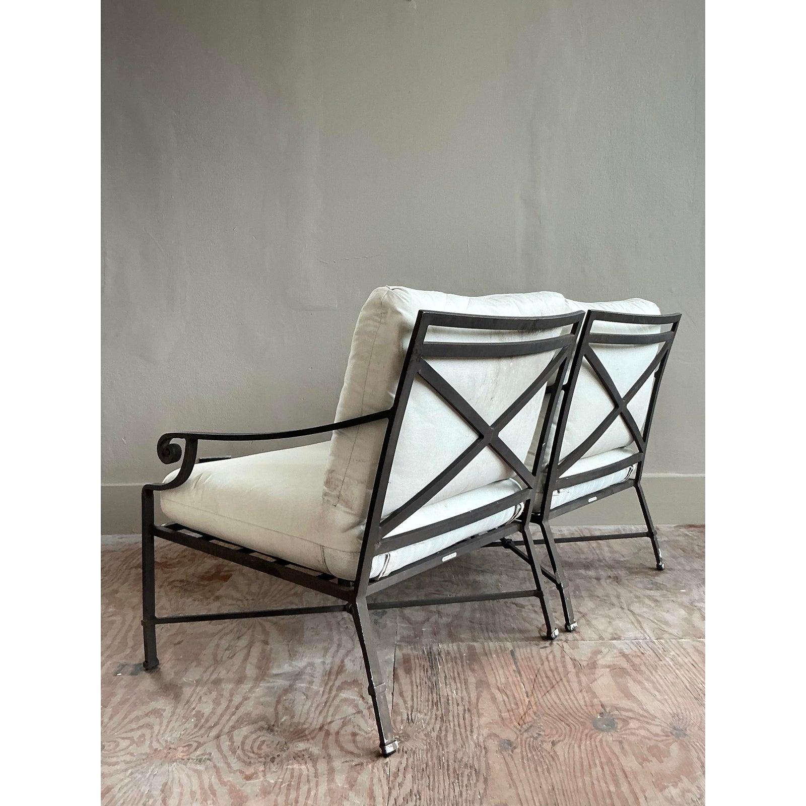 Neoclassico Sedie da salotto vintage in alluminio fuso Brown Jordan - Una coppia in vendita