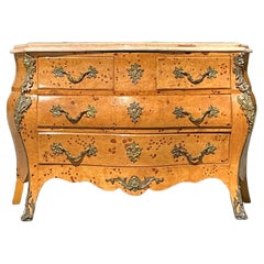 Vintage Regency Kommode mit Maserung und Ormolu