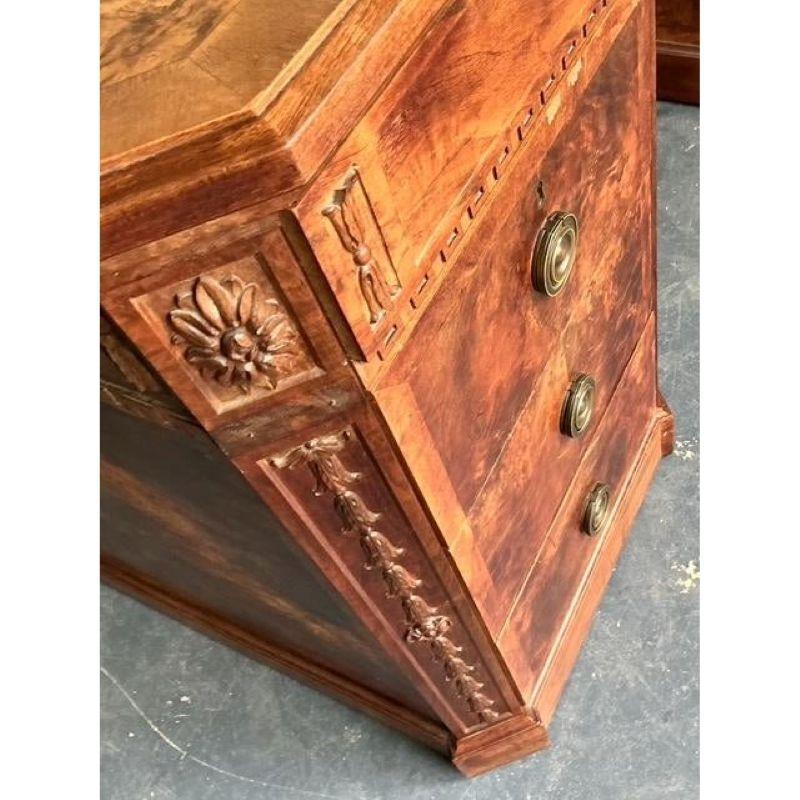 Vintage Regency Wurzelholz Laubsägearbeit Schreibtisch im Zustand „Gut“ im Angebot in West Palm Beach, FL