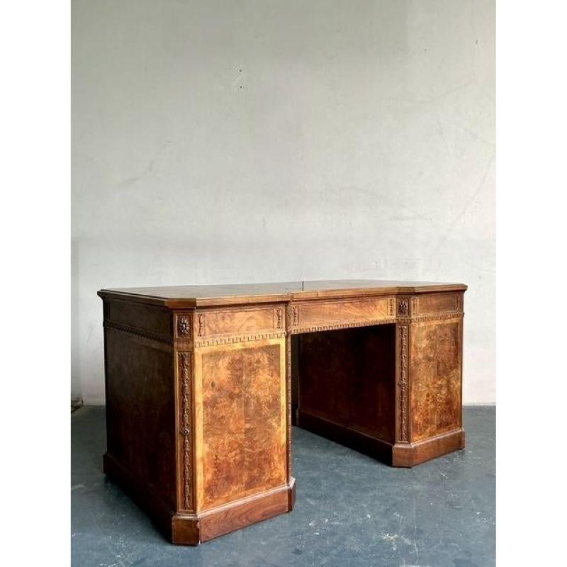 Vintage Regency Wurzelholz Laubsägearbeit Schreibtisch (20. Jahrhundert) im Angebot