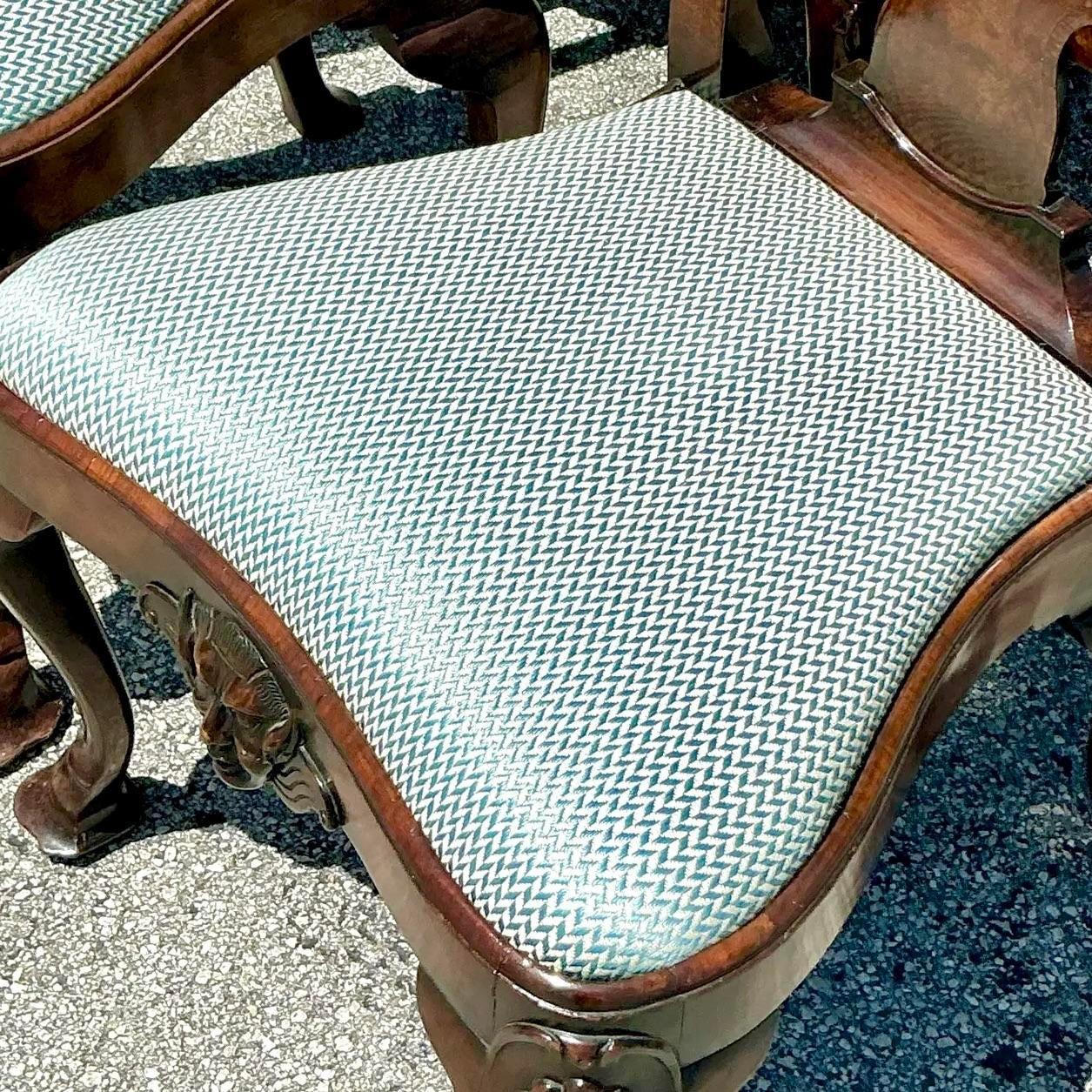 Tappezzeria Sedie da pranzo Queen Anne in legno di radica d'epoca - Set di 8 pezzi in vendita