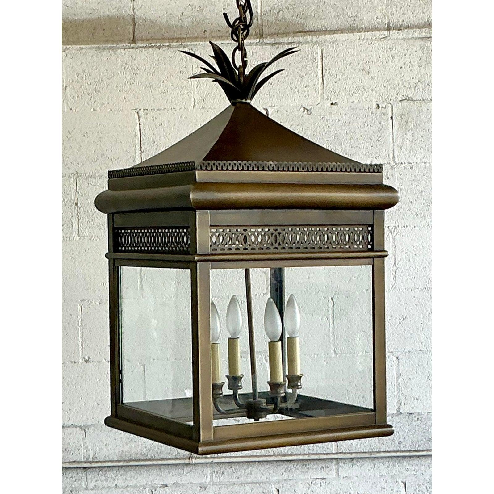 Lanterna Vintage Regency in ottone brunito In condizioni buone in vendita a West Palm Beach, FL