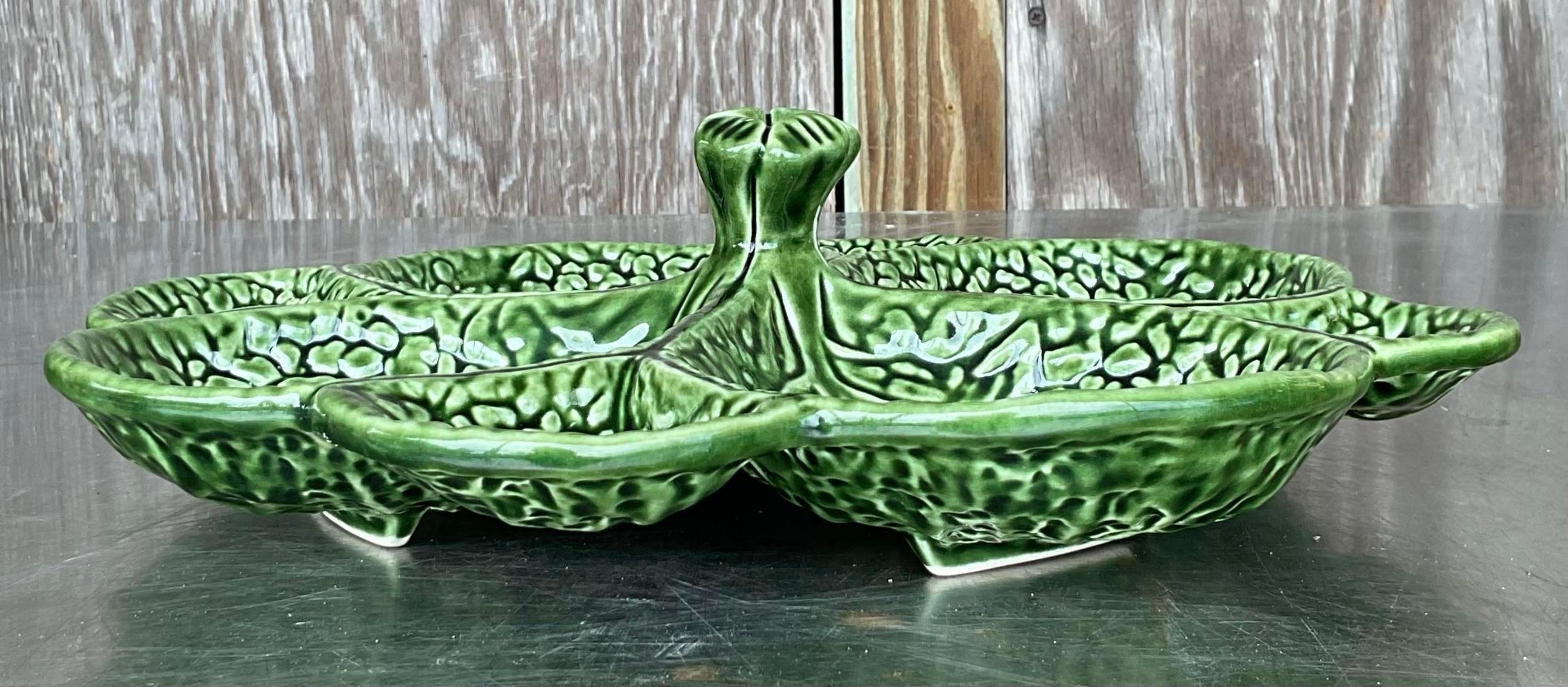 Plato de Cerámica Esmaltada Vintage Regency Hoja de Col Estadounidense en venta