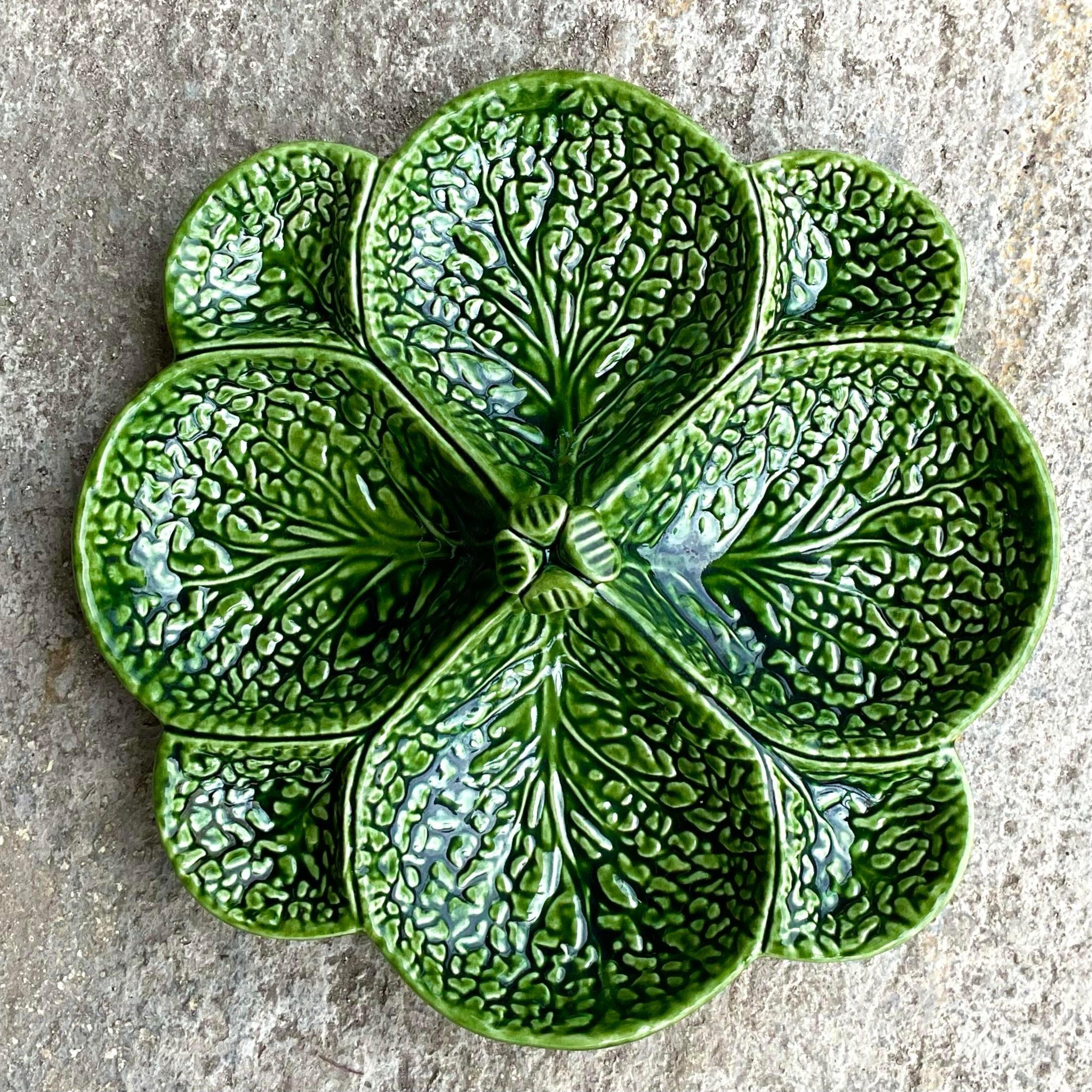Plato de Cerámica Esmaltada Vintage Regency Hoja de Col Glaseado en venta