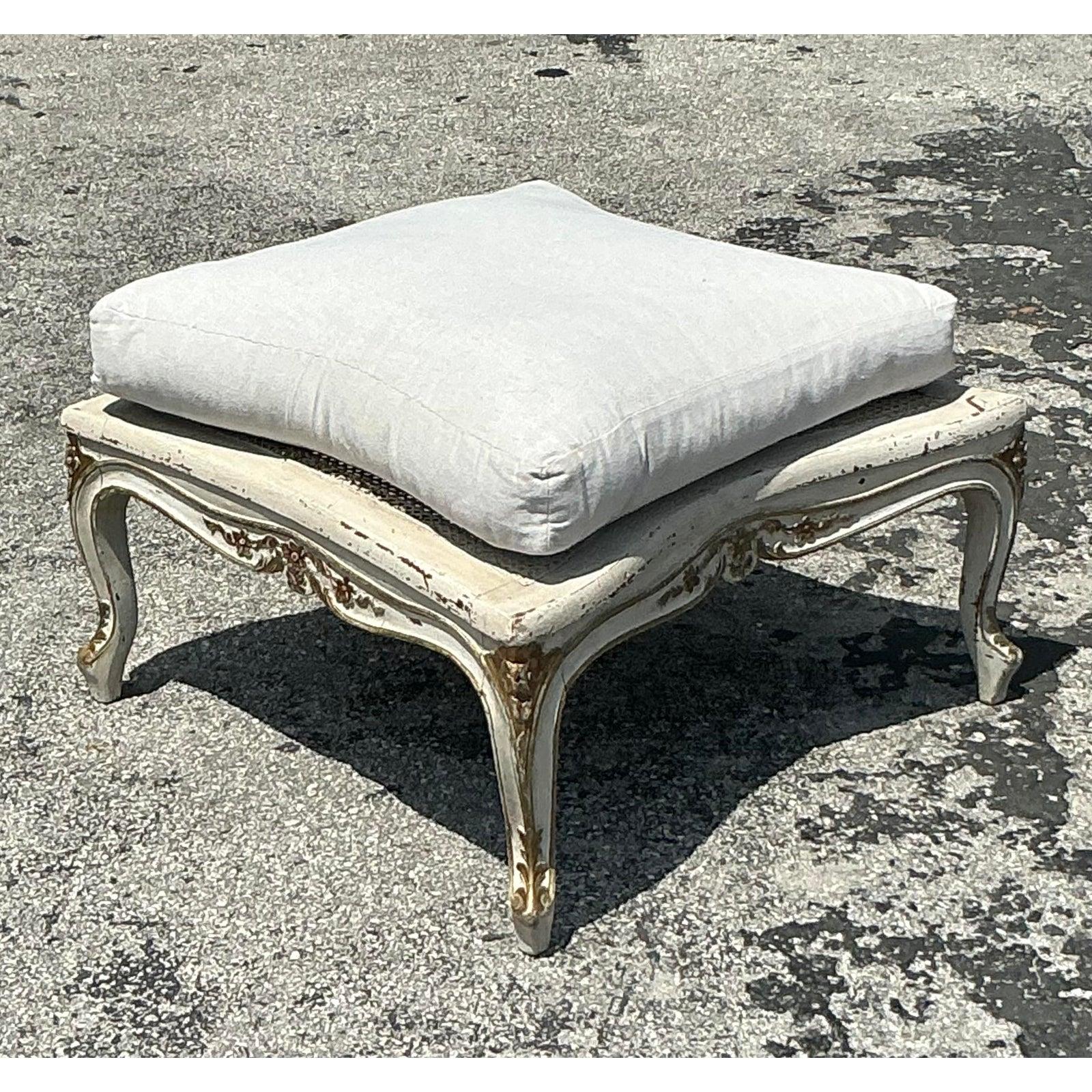 Pouf canné Regency vintage Bon état - En vente à West Palm Beach, FL