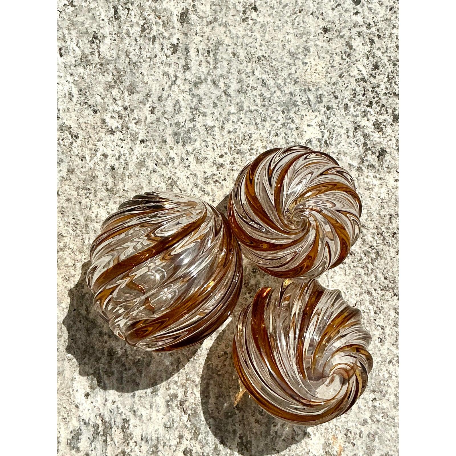Art Déco Sfere di vetro soffiato vintage Regency Caramel Swirl - Set di 2 in vendita