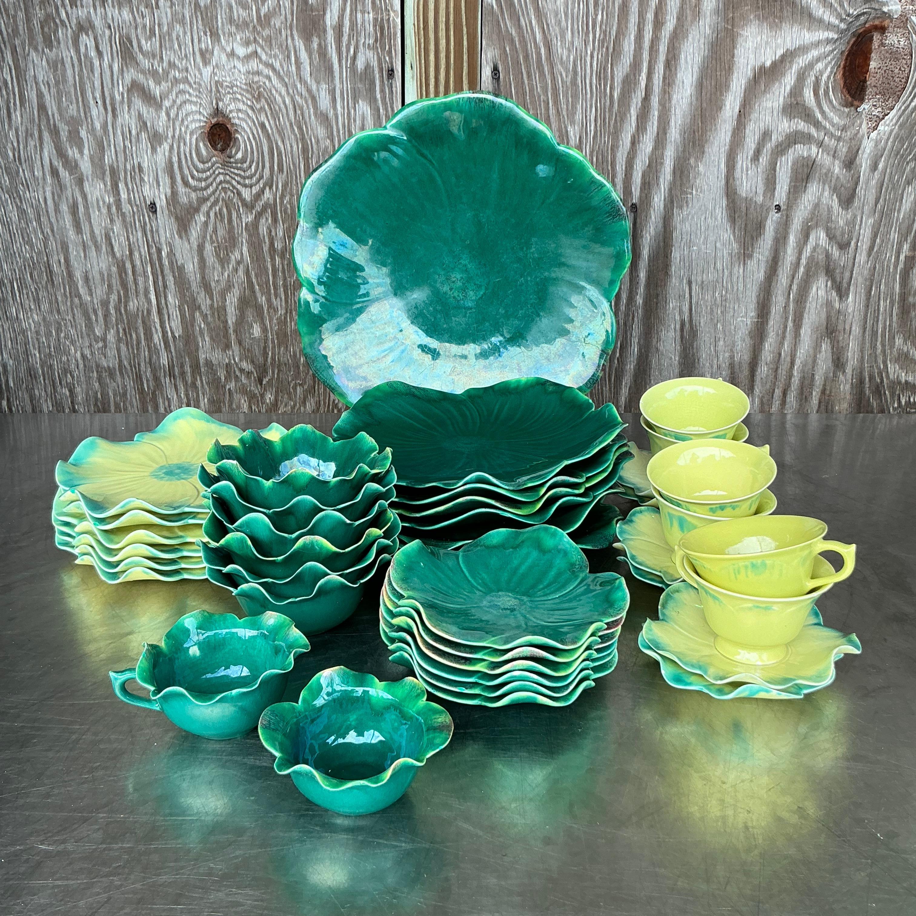 Vintage Regency Carole Stupell glasierte Keramik geblümtes China, Vintage-Set von 39, Regency im Zustand „Gut“ im Angebot in West Palm Beach, FL