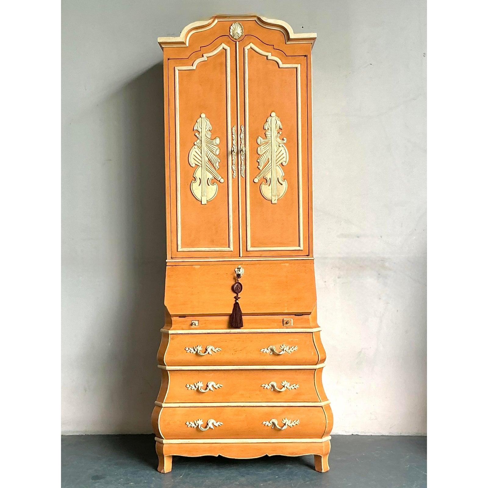 Barocco Vintage Regency Carved Detail Secretary Desk in vendita