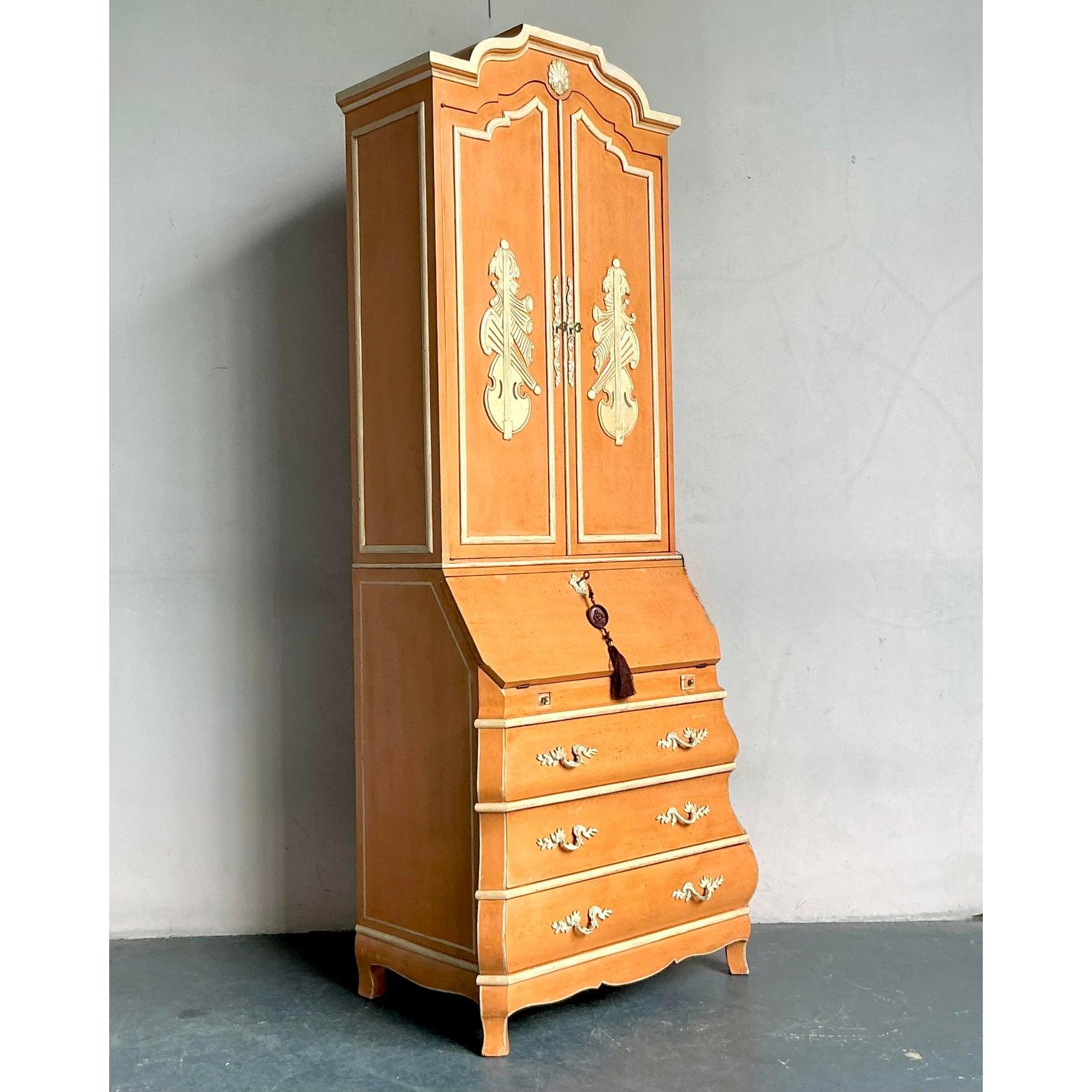Americano Vintage Regency Carved Detail Secretary Desk in vendita