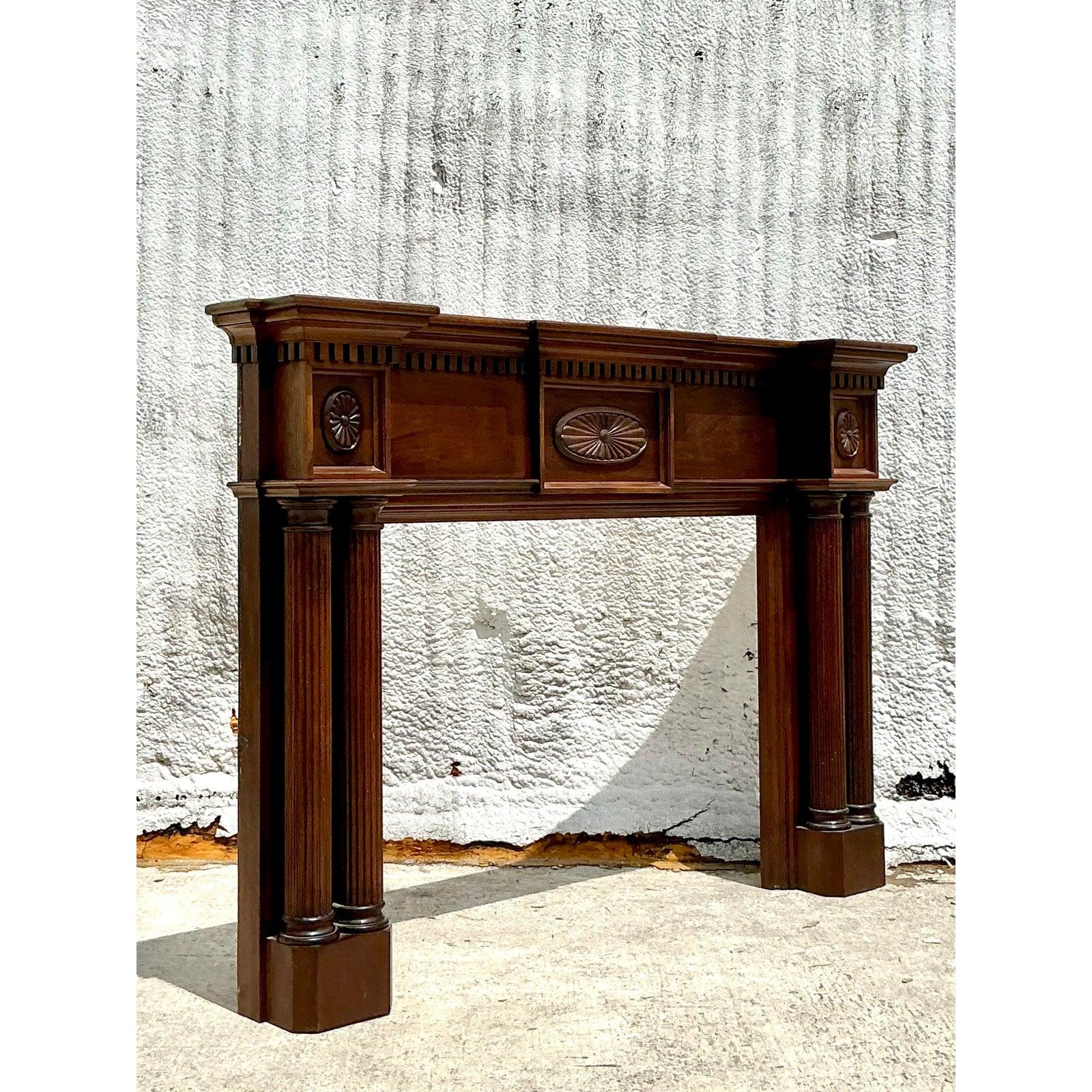 20ième siècle Cheminée Vintage Regency sculptée en vente