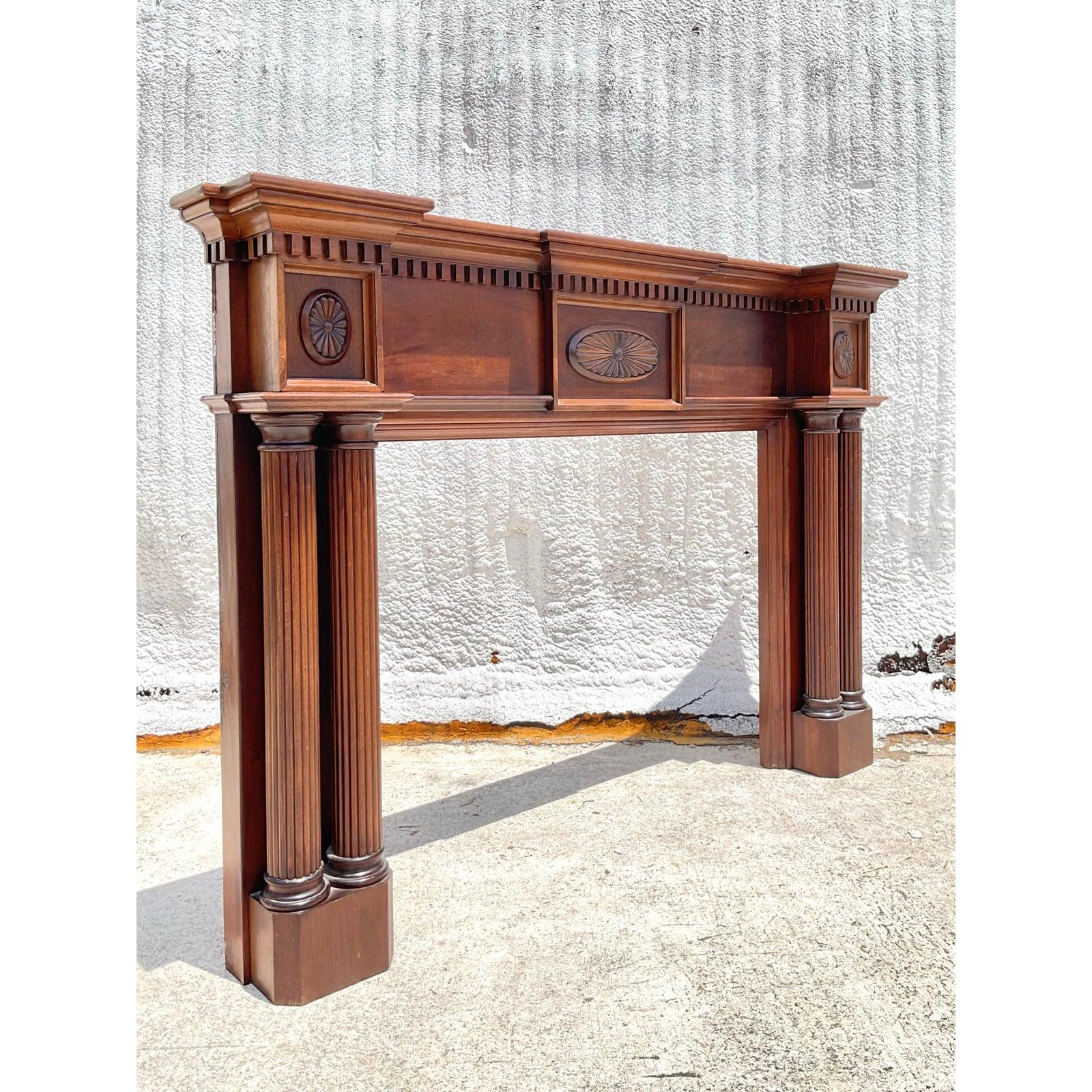 Cheminée Vintage Regency sculptée en vente 1