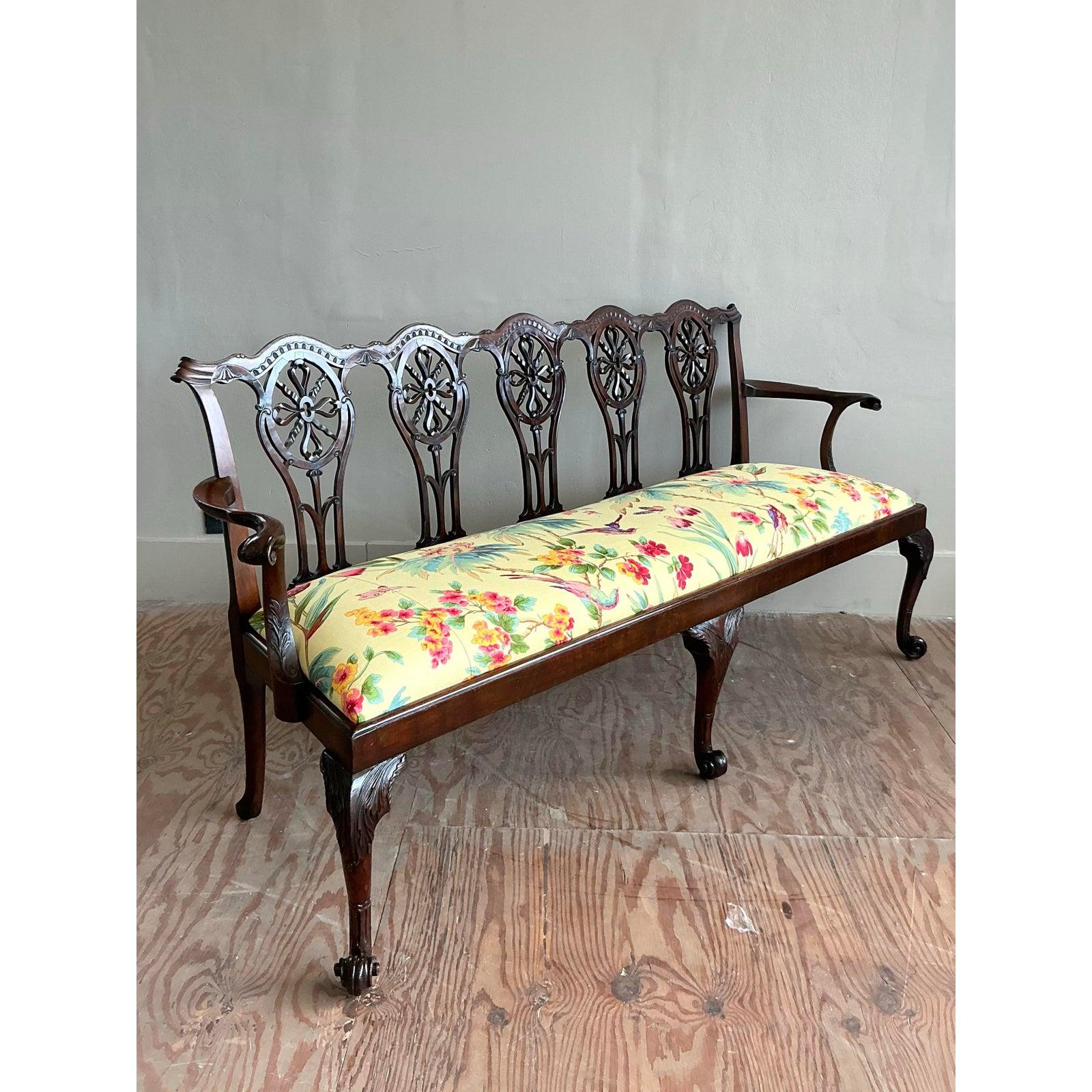 Vintage Regency Carved Georgian Bench in Scalamandre Flora In Good Condition For Sale In West Palm Beach, FL