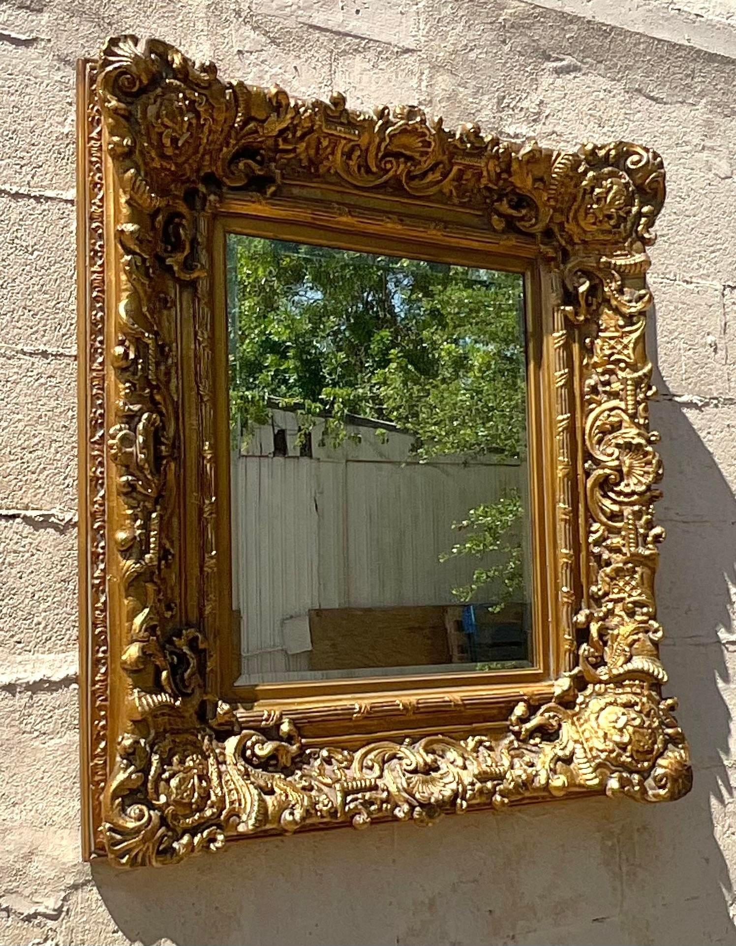 Vintage Regency geschnitzt vergoldet Wood Mirror (amerikanisch) im Angebot