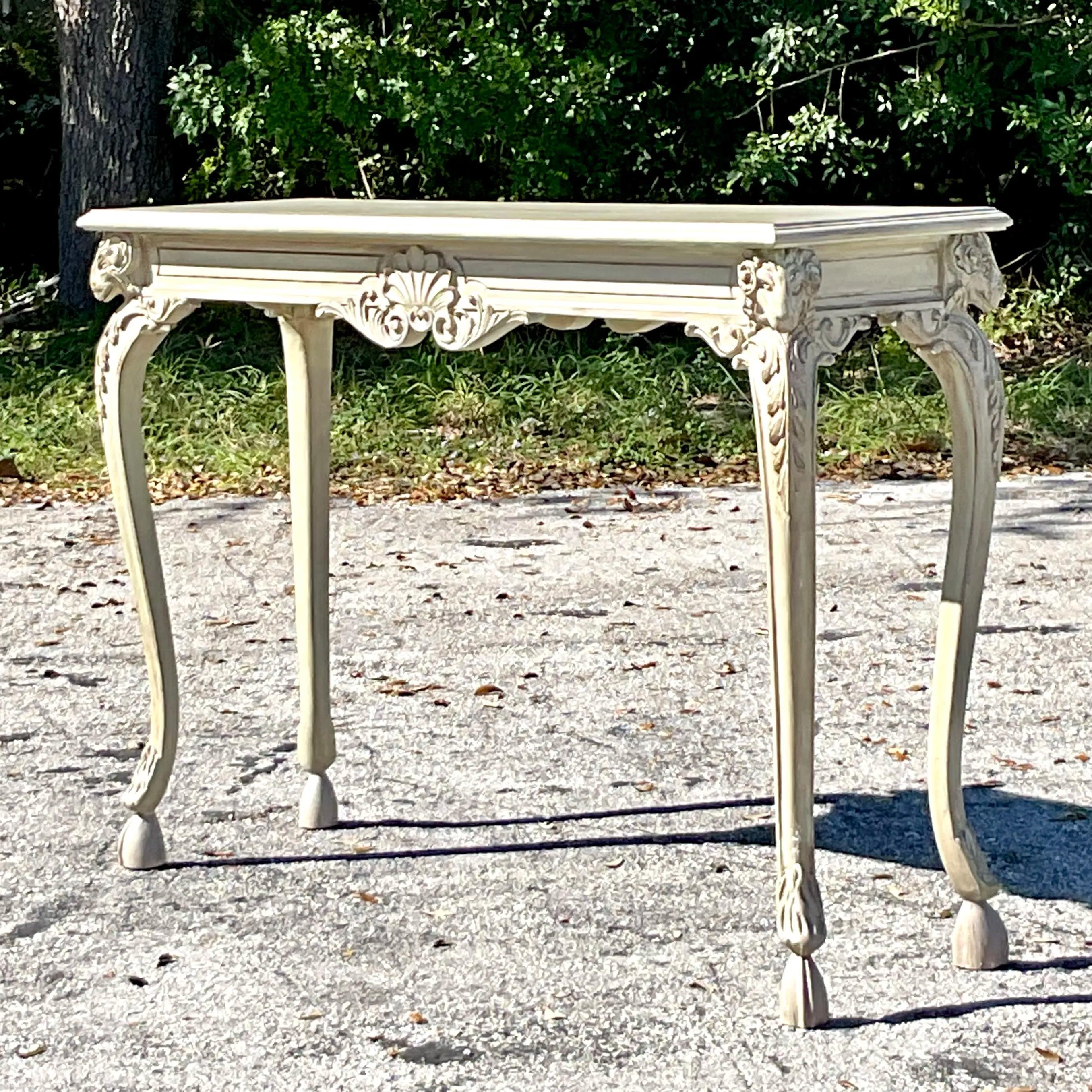 Legno Tavolo consolle vintage Regency con testa di Rams intagliata in vendita
