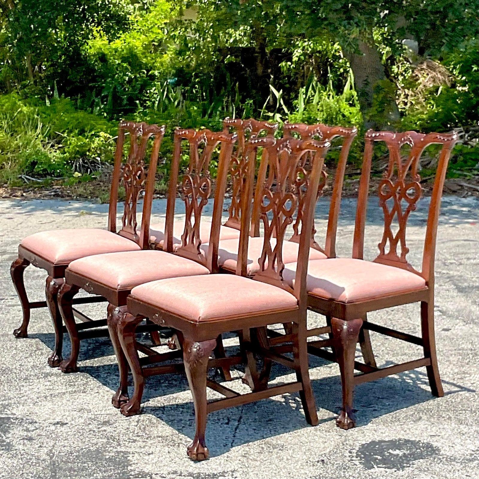 Chaises de salle à manger à volants sculptées Vintage Regency - Ensemble de 6 Bon état - En vente à west palm beach, FL