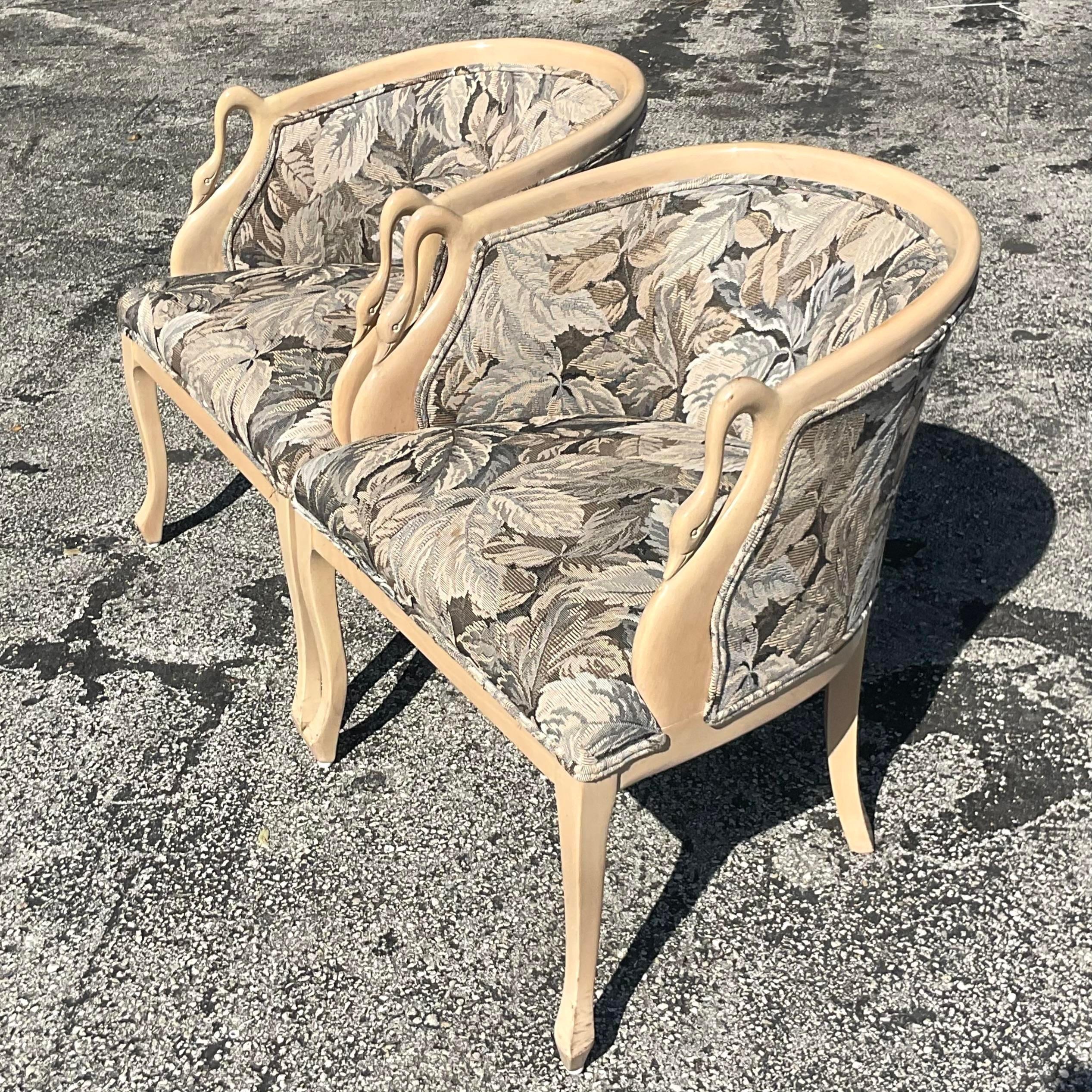 Paire de chaises longues en forme de tête de Swan de style Régence Bon état - En vente à west palm beach, FL