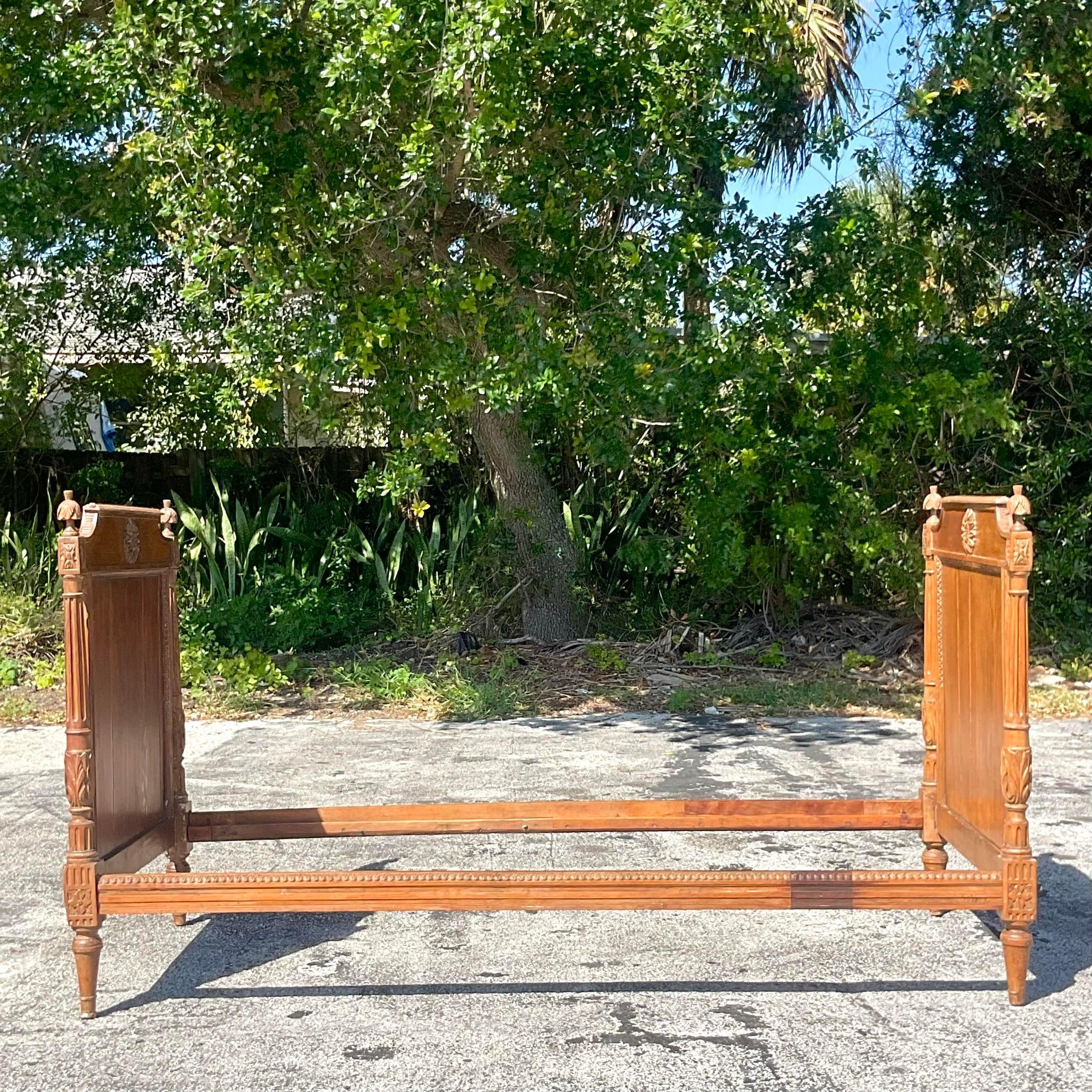 Vintage Regency Carved Wood Daybed In Good Condition For Sale In west palm beach, FL