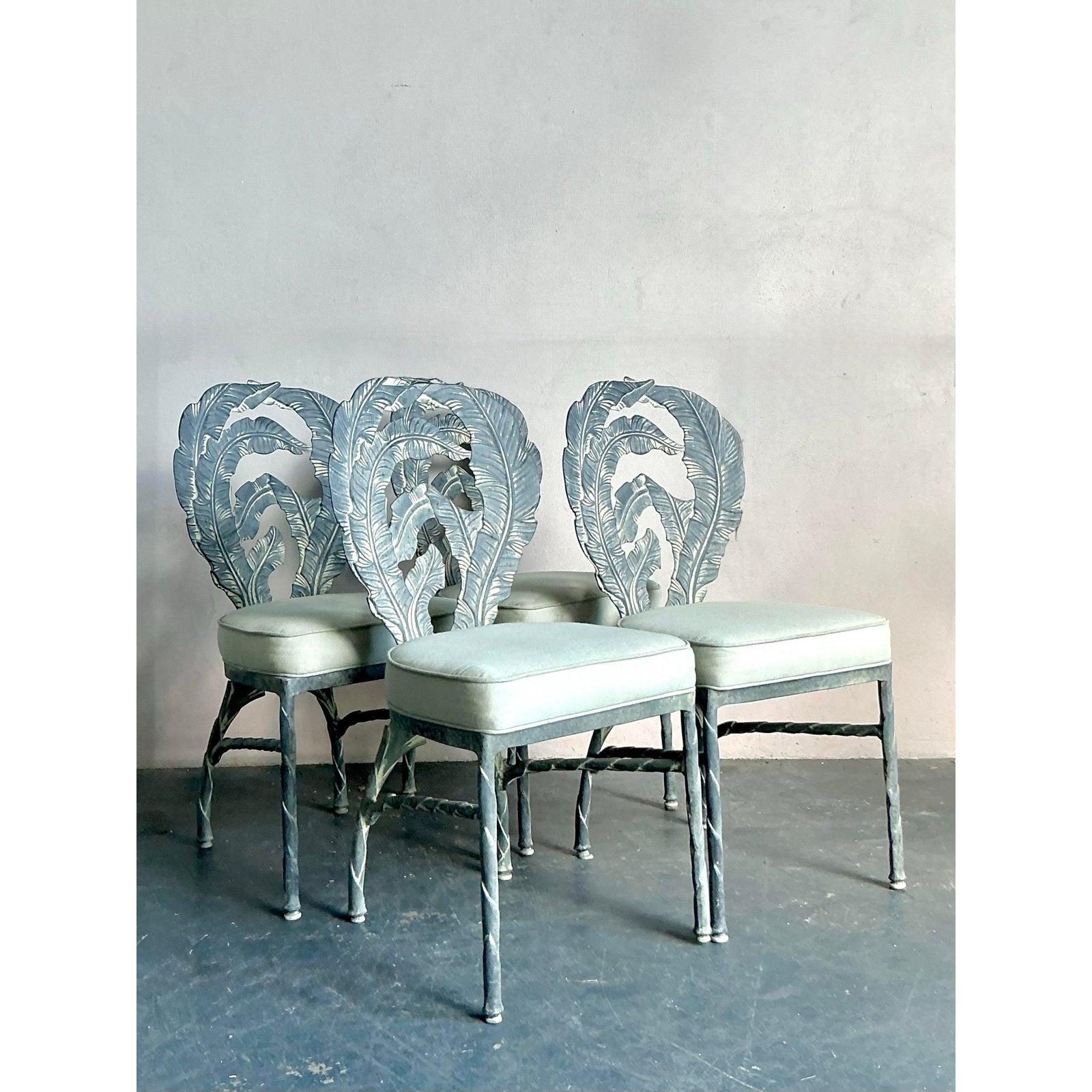 Sedie da pranzo a foglia di banana in alluminio fuso vintage Regency - Set di 4 In condizioni buone in vendita a West Palm Beach, FL