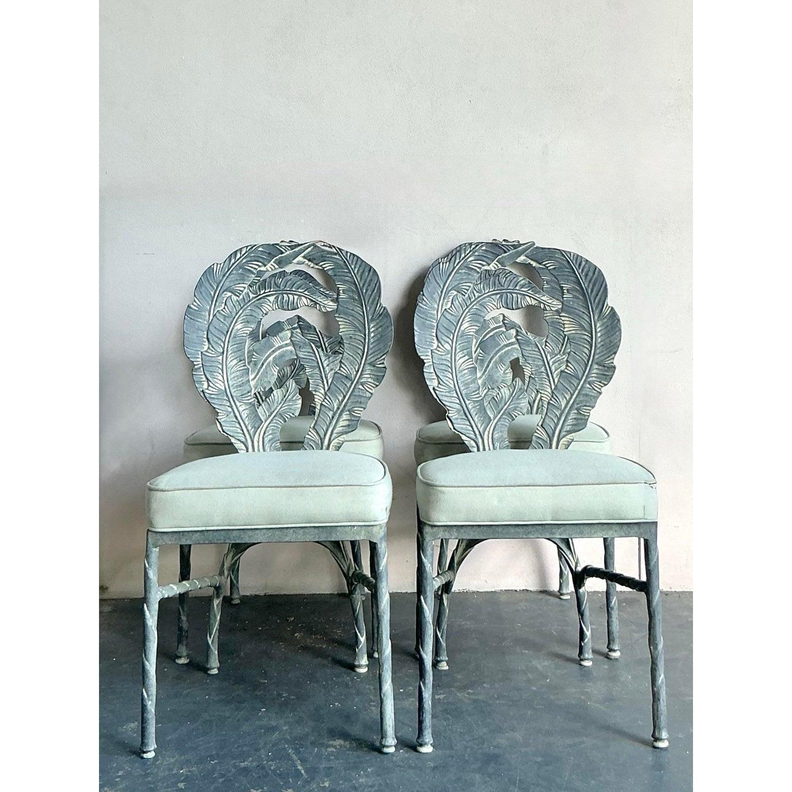 XX secolo Sedie da pranzo a foglia di banana in alluminio fuso vintage Regency - Set di 4 in vendita