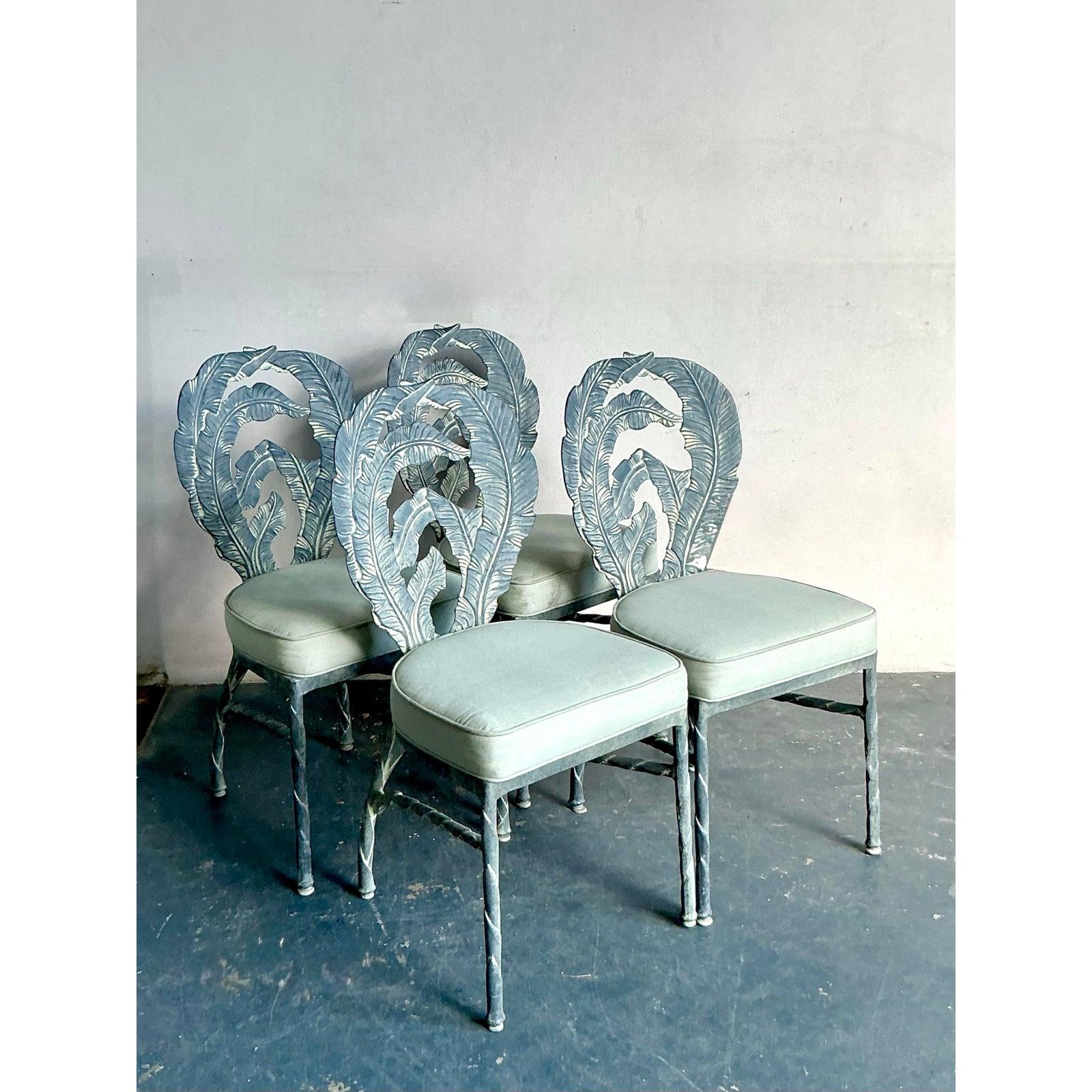 Sedie da pranzo a foglia di banana in alluminio fuso vintage Regency - Set di 4 in vendita 1