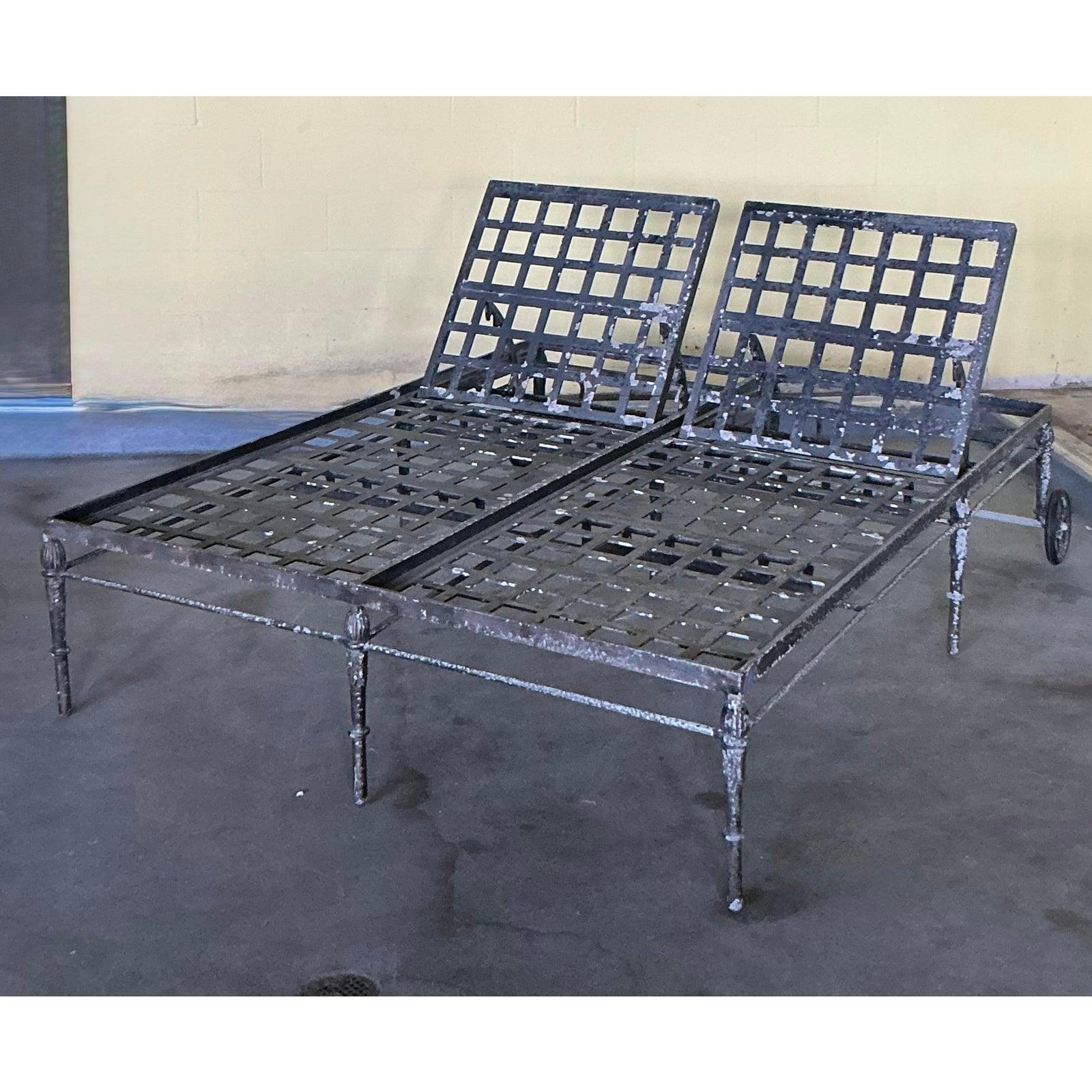 XX secolo Chaise Lounge doppia in alluminio fuso d'epoca dopo Michael Taylor in vendita