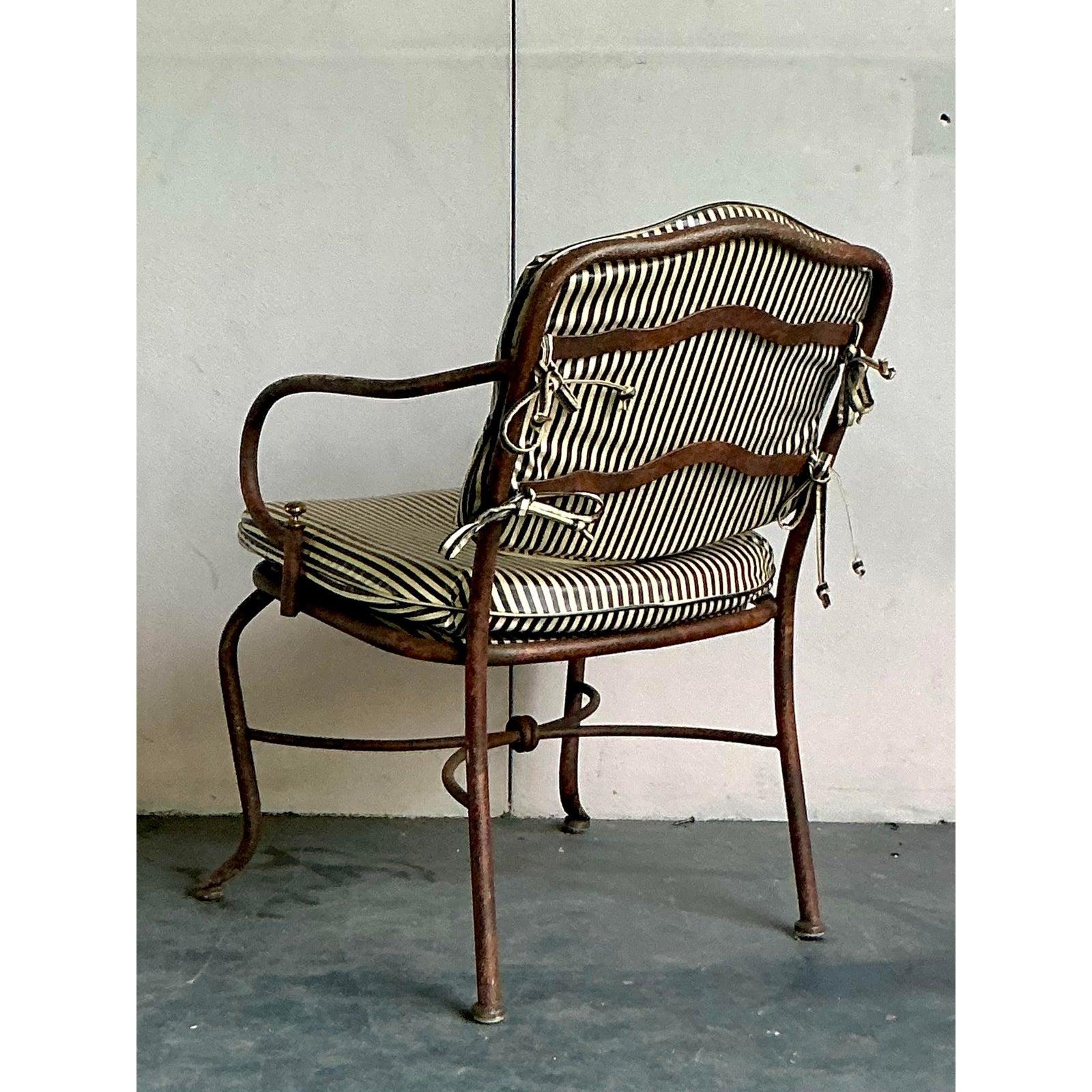 Sedia da salotto vintage in alluminio fuso Regency in vendita 3