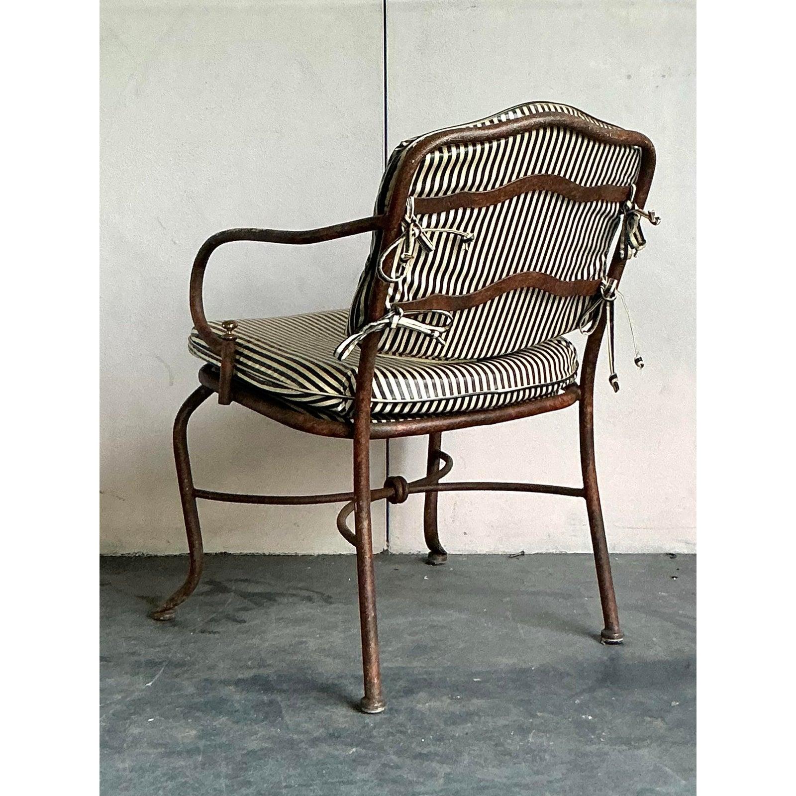 Hollywood Regency Sedia da salotto vintage in alluminio fuso Regency in vendita