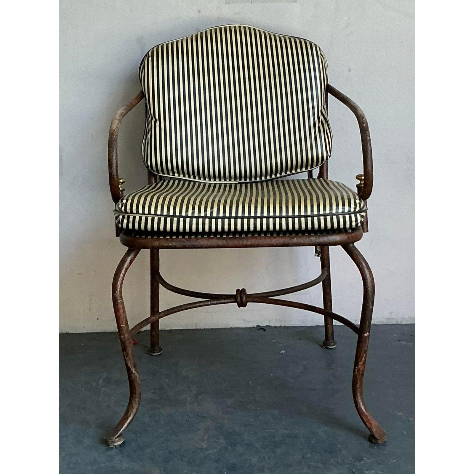 XX secolo Sedia da salotto vintage in alluminio fuso Regency in vendita