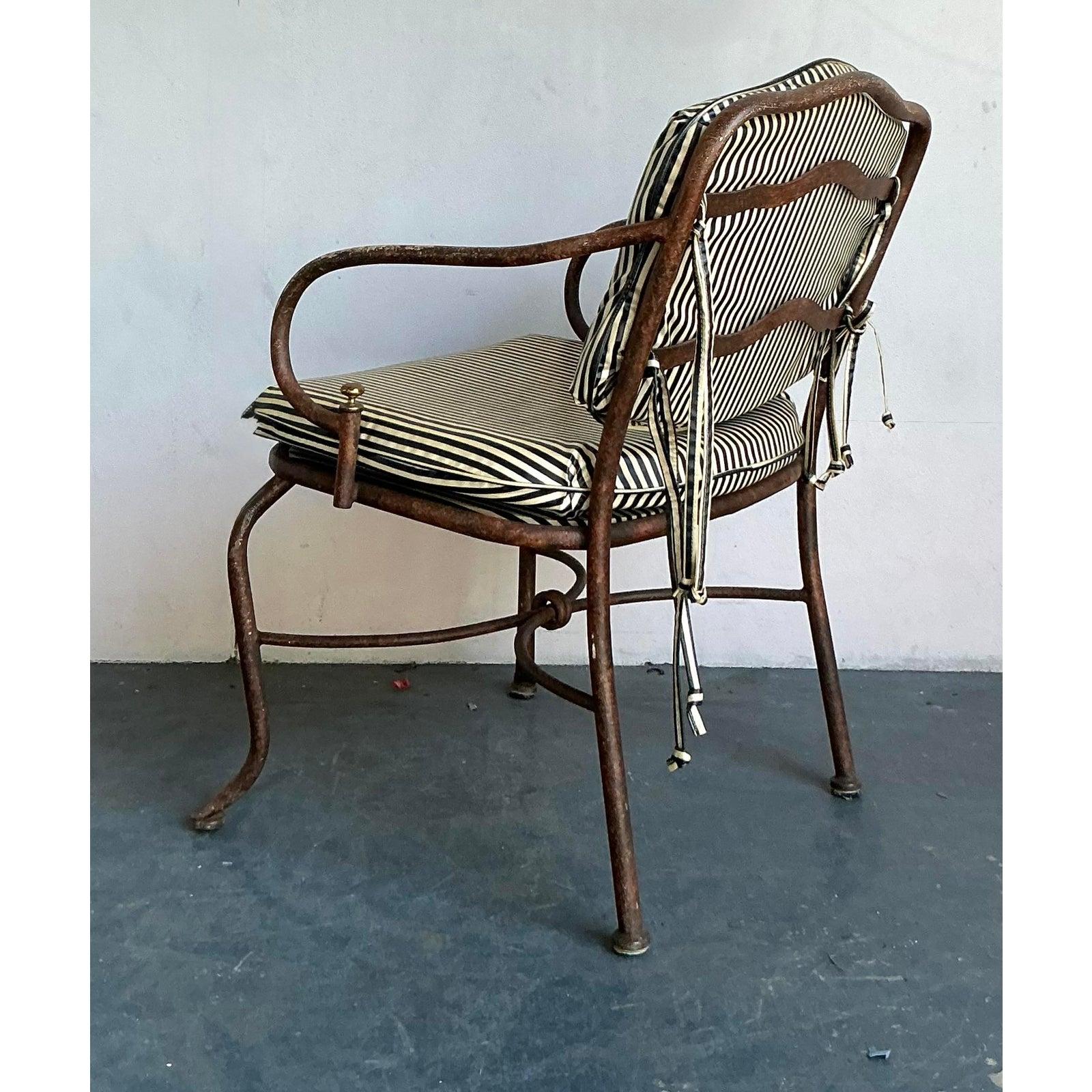 Alluminio Sedia da salotto vintage in alluminio fuso Regency in vendita