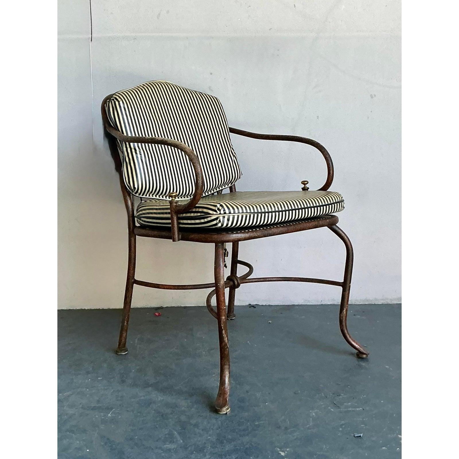 Sedia da salotto vintage in alluminio fuso Regency in vendita 1