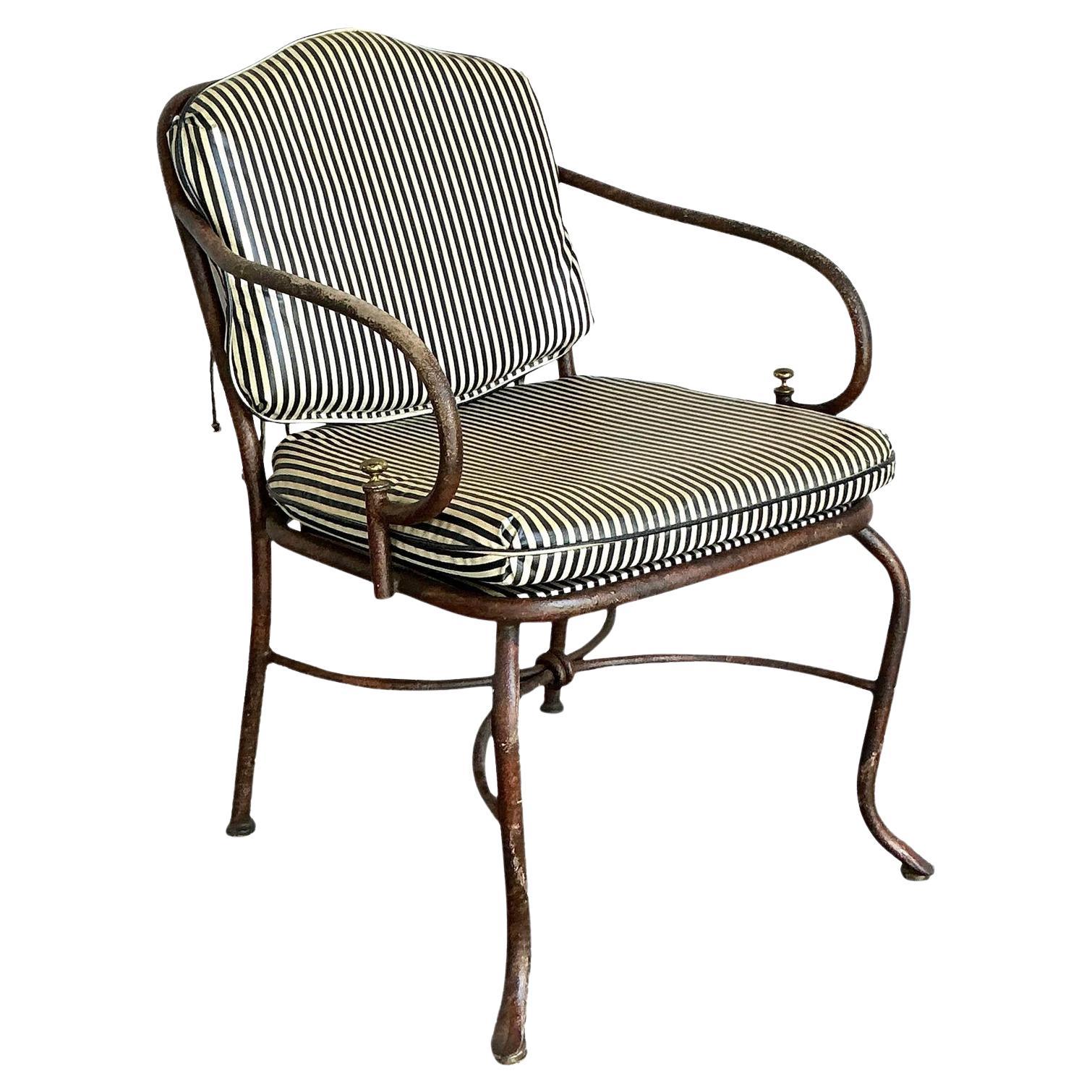 Sedia da salotto vintage in alluminio fuso Regency in vendita