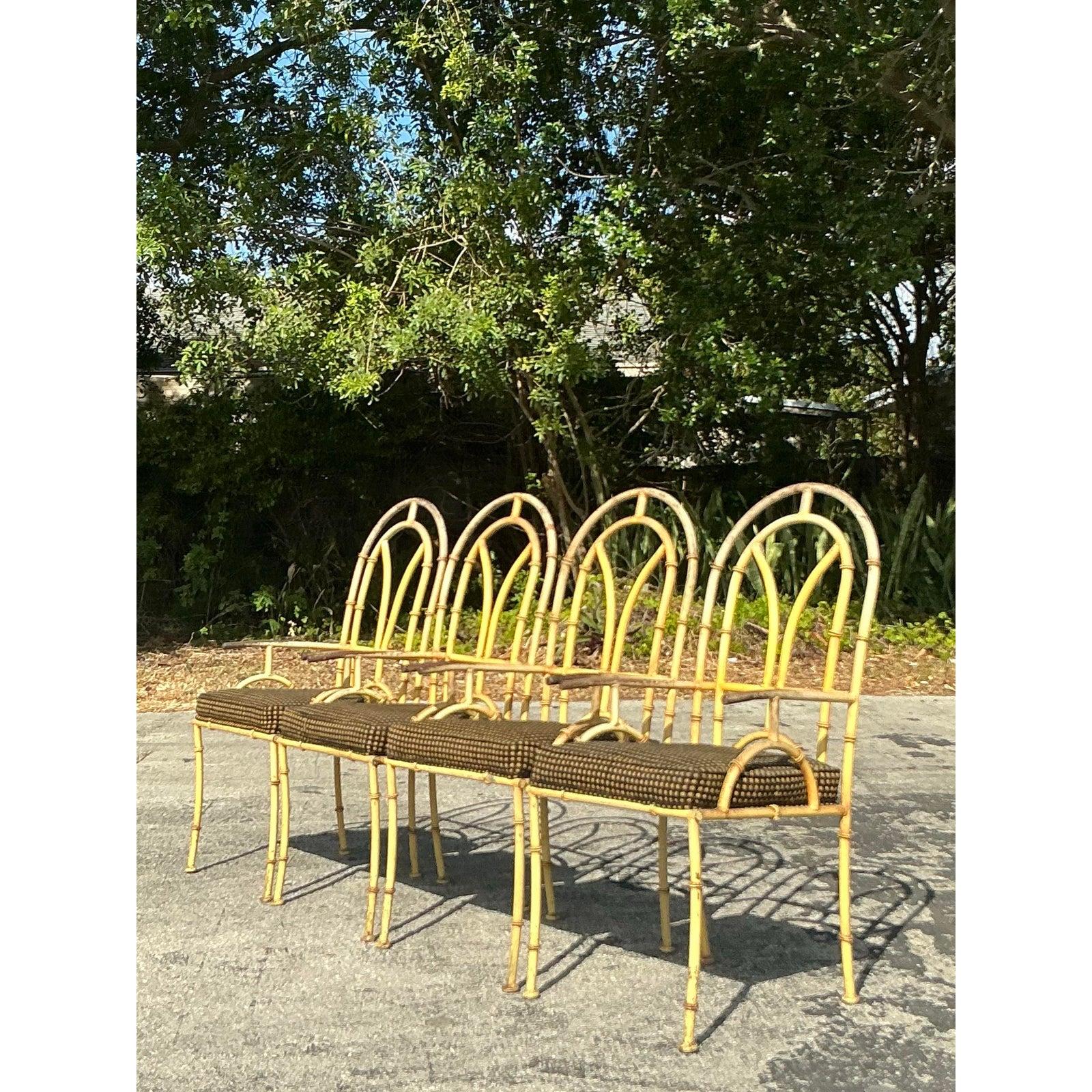 20ième siècle Table et 4 chaises de salle à manger d'extérieur en fonte d'aluminium Vintage Regency