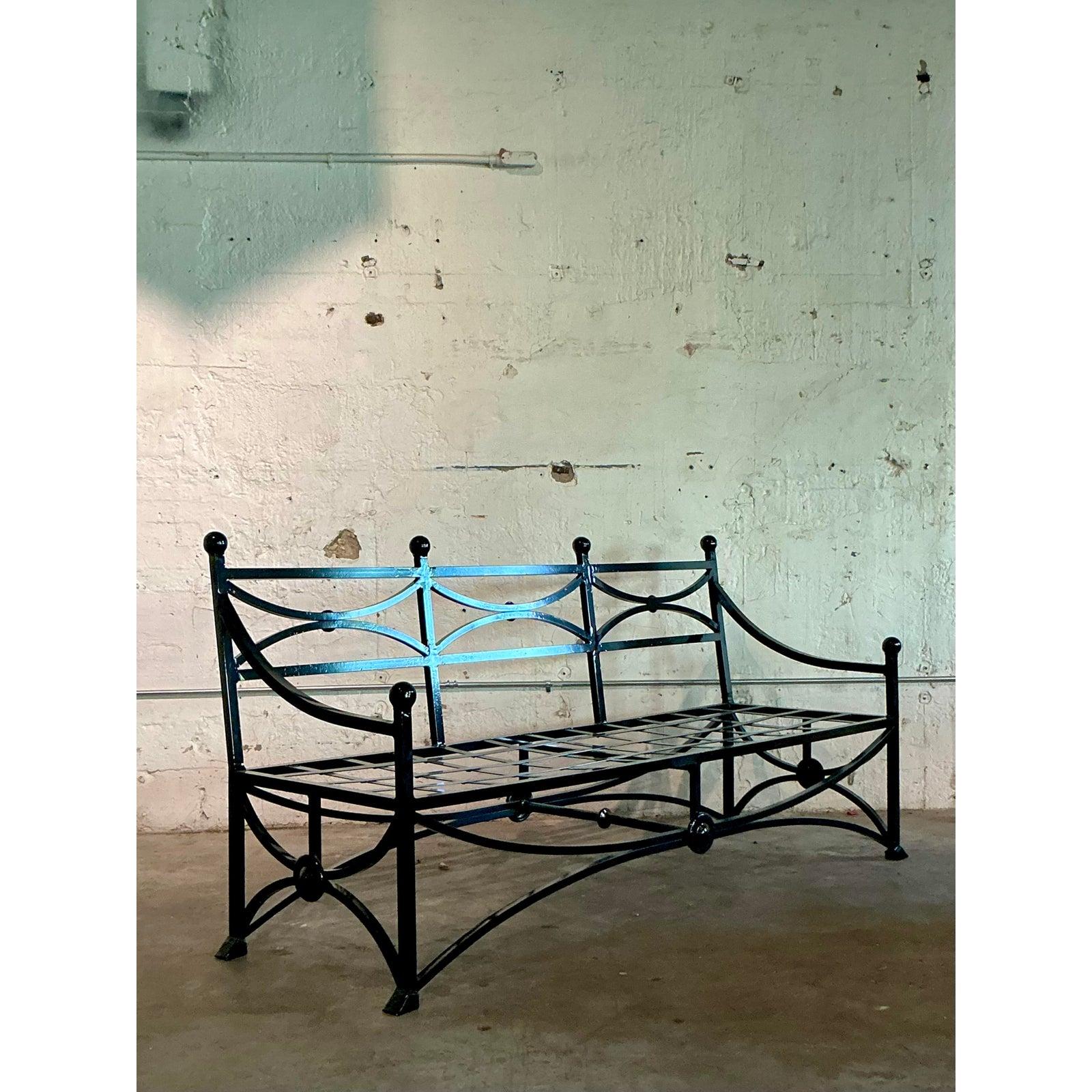 Canapé à accoudoirs en fonte d'aluminium Vintage Regency en vente 4