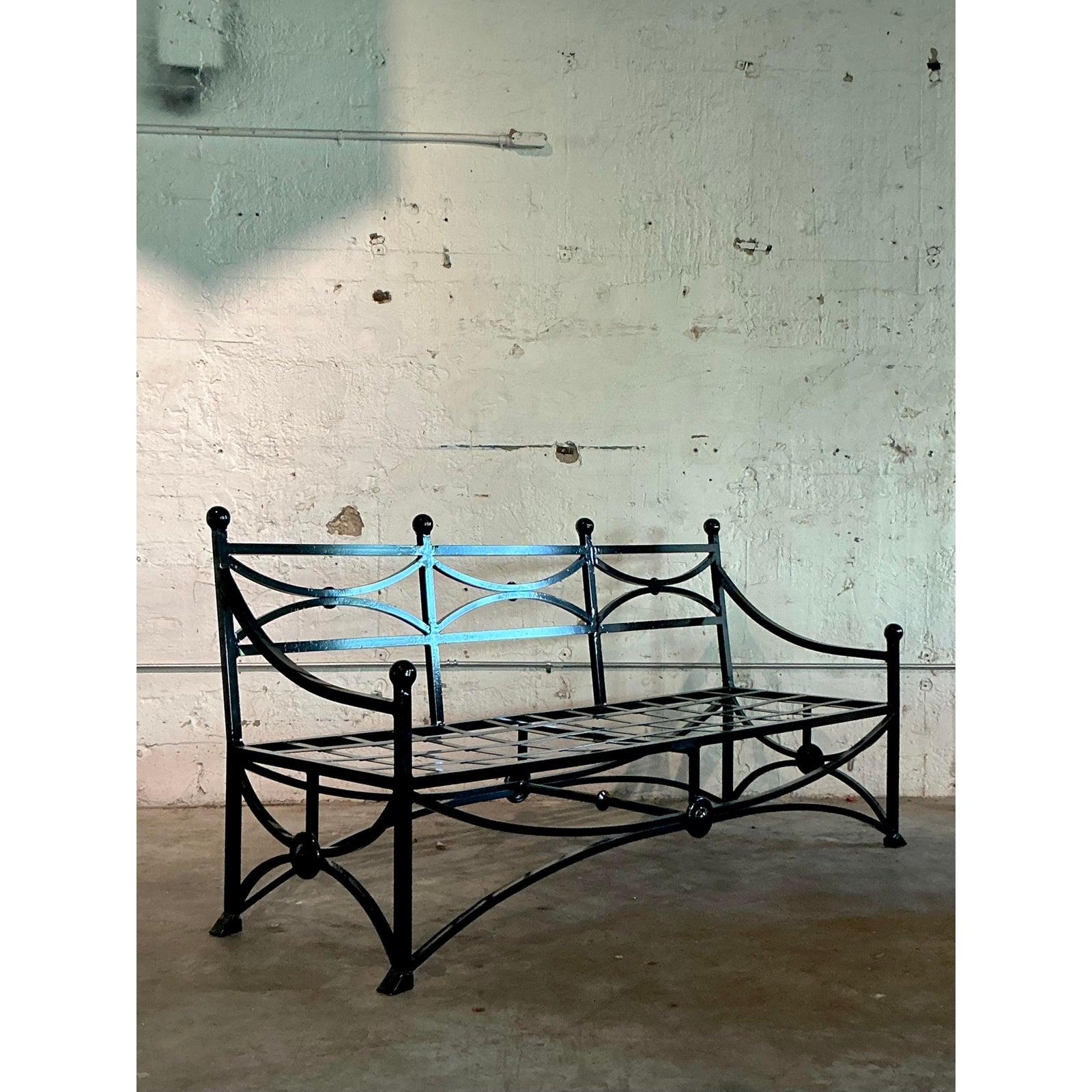 Canapé à accoudoirs en fonte d'aluminium Vintage Regency en vente 1