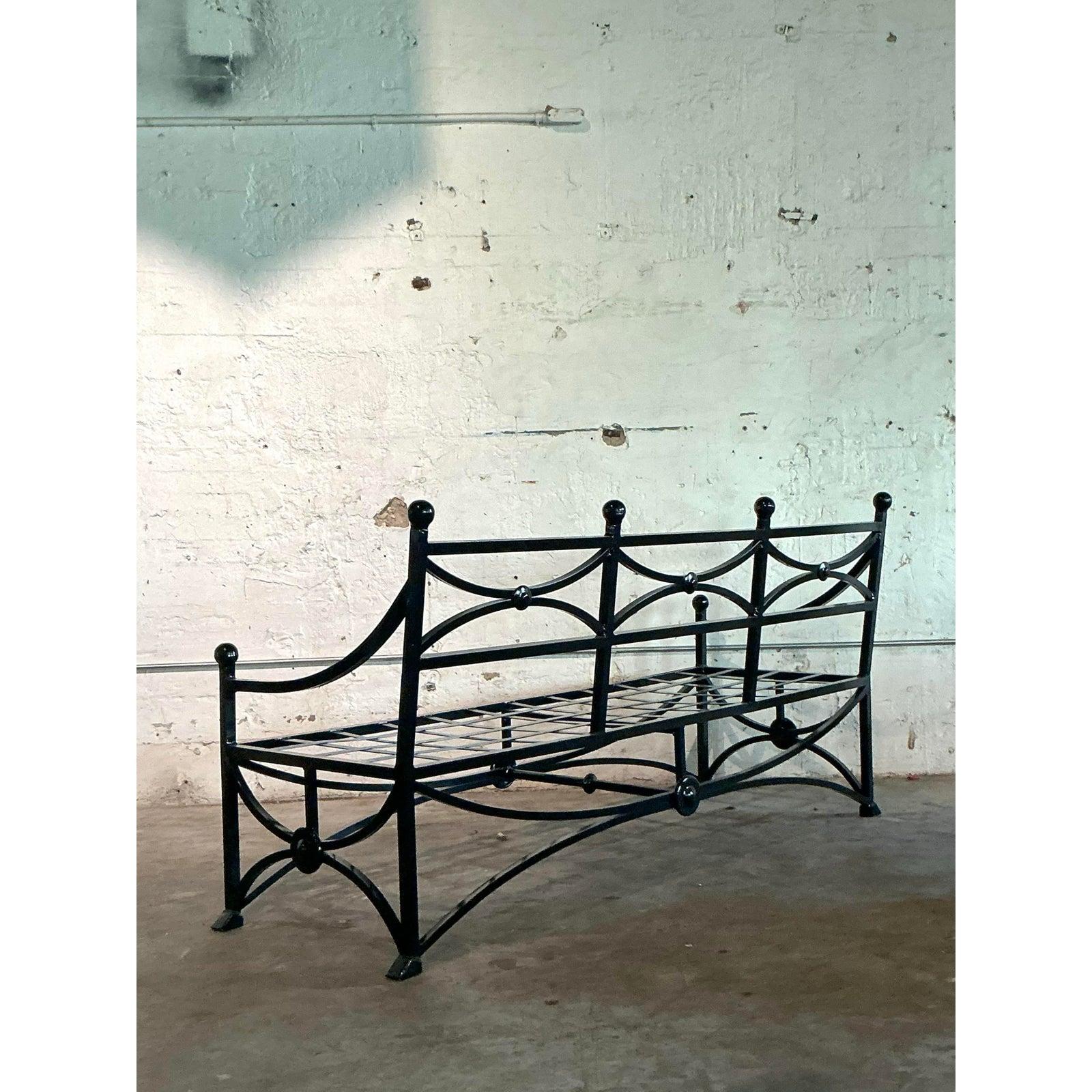 Canapé à accoudoirs en fonte d'aluminium Vintage Regency en vente 3