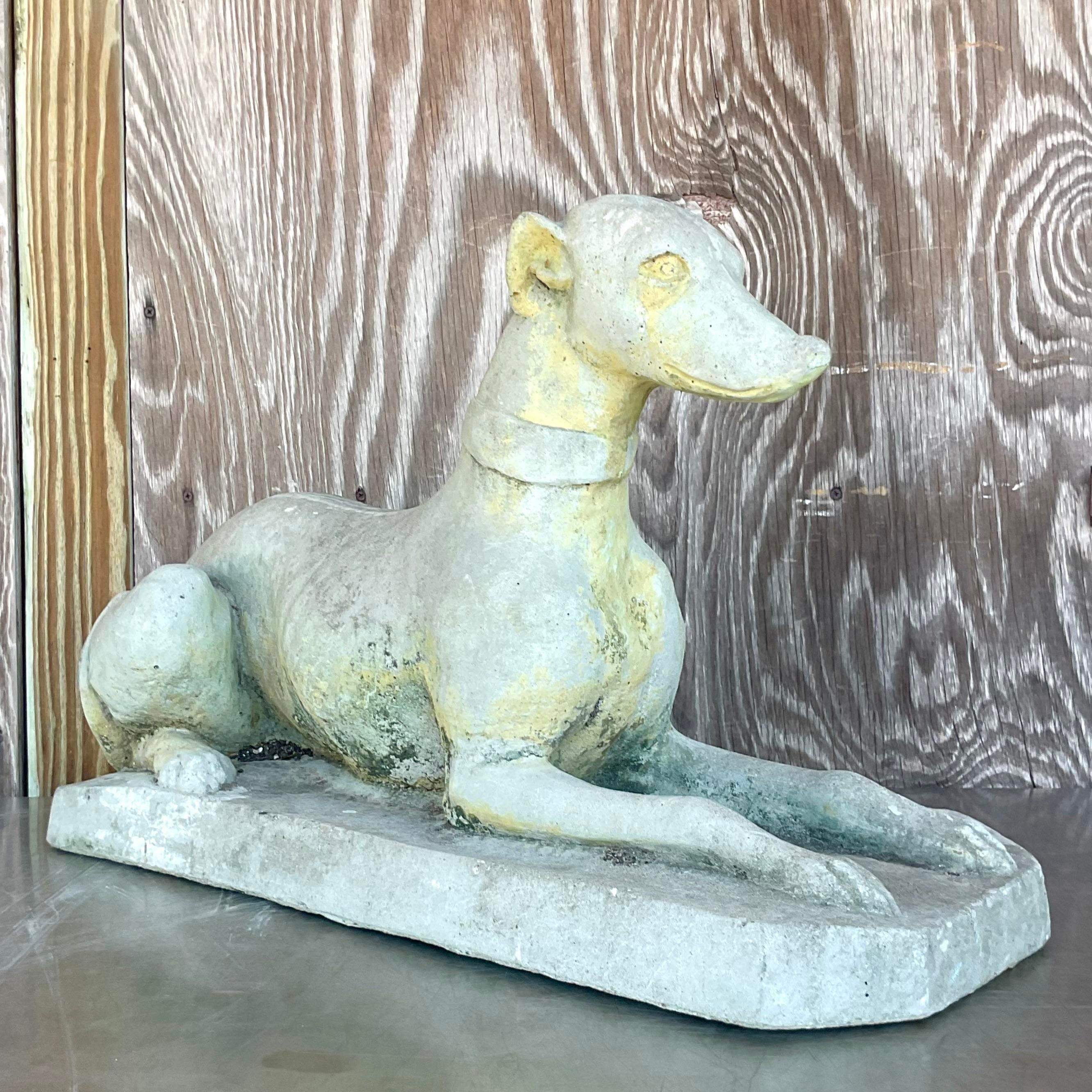 Galgo de cemento fundido Vintage Regency Estadounidense en venta