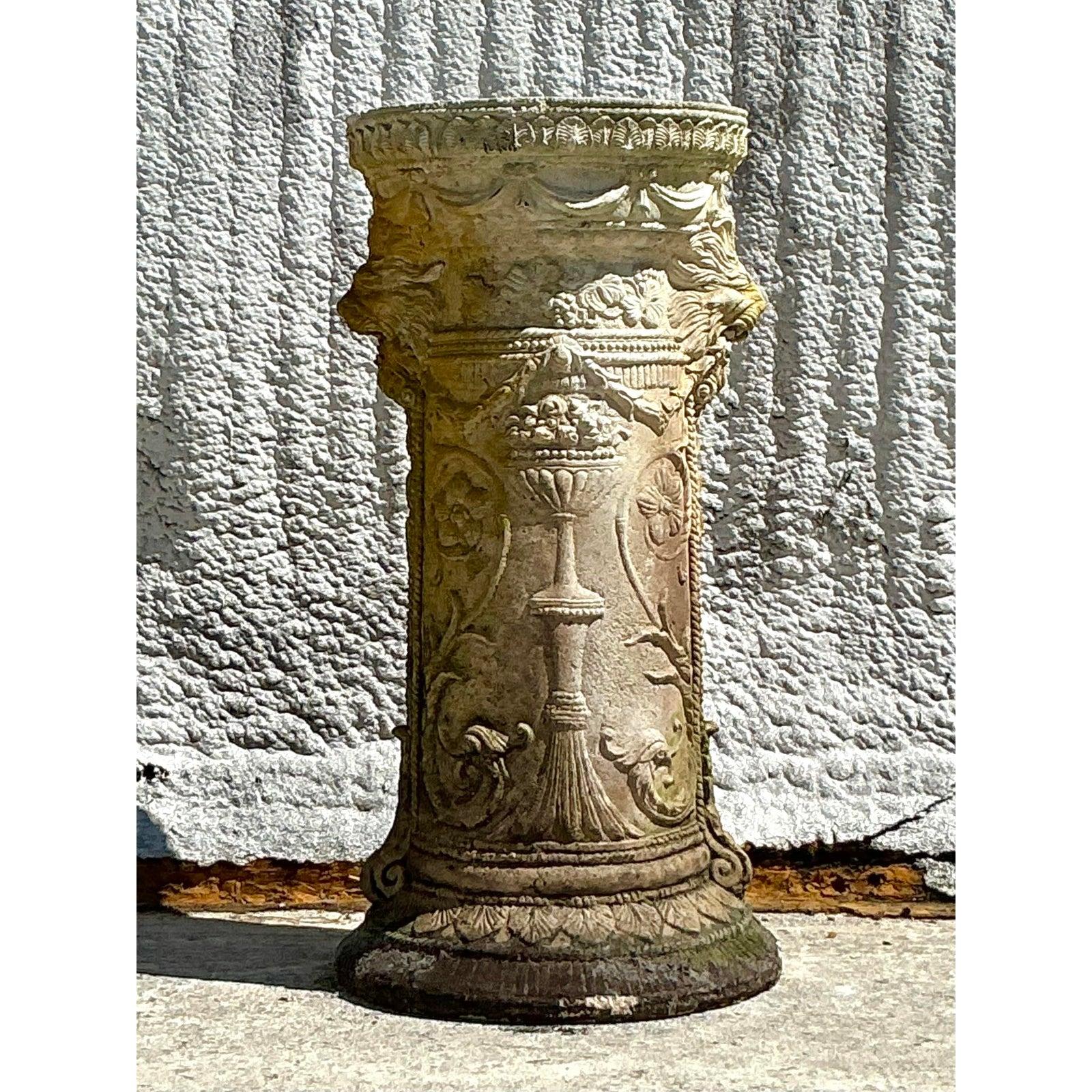 Pedestal Swag de Cemento Fundido Vintage Regency clásico estadounidense en venta