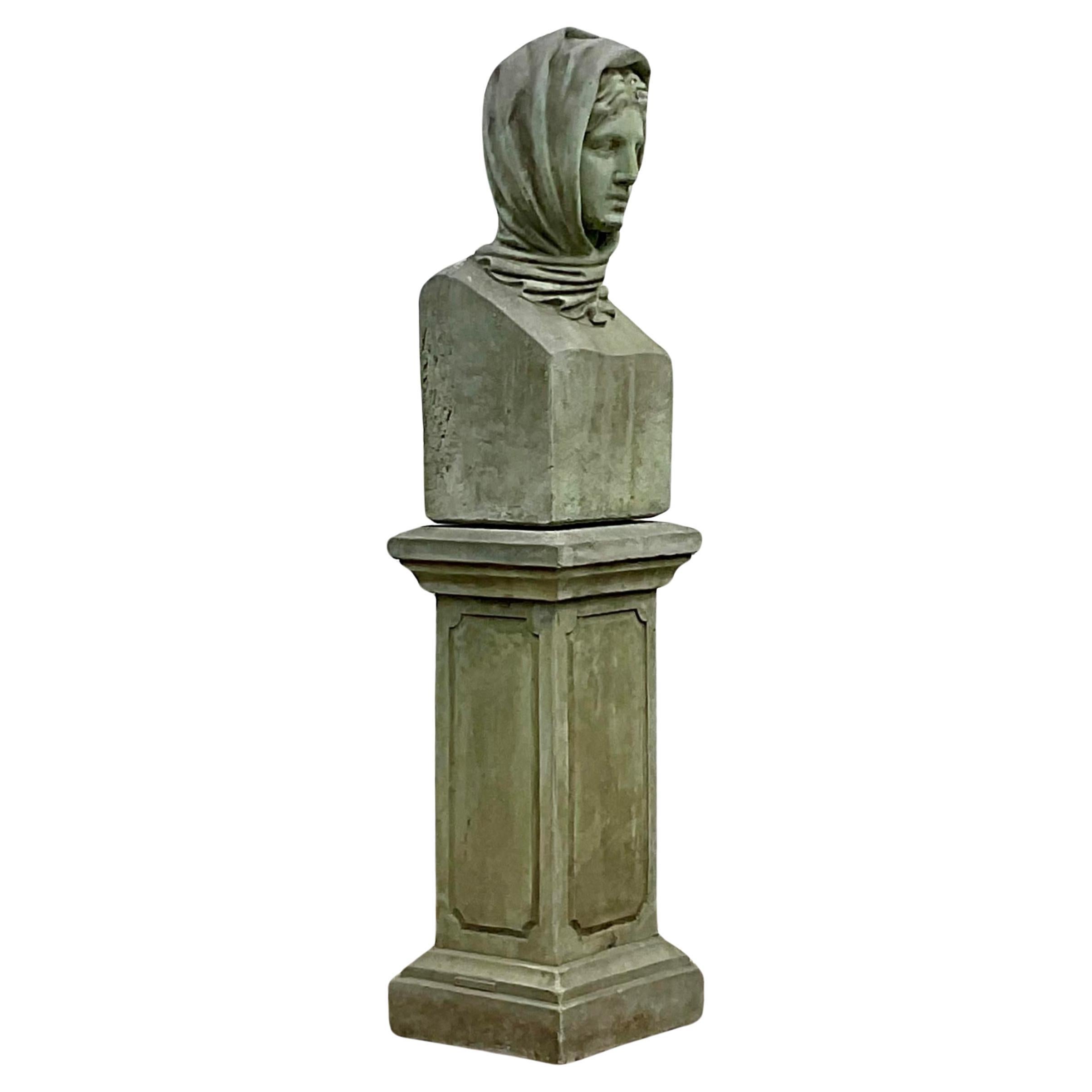 Busto Vintage Regency de Hormigón Fundido de Mujer con Capucha