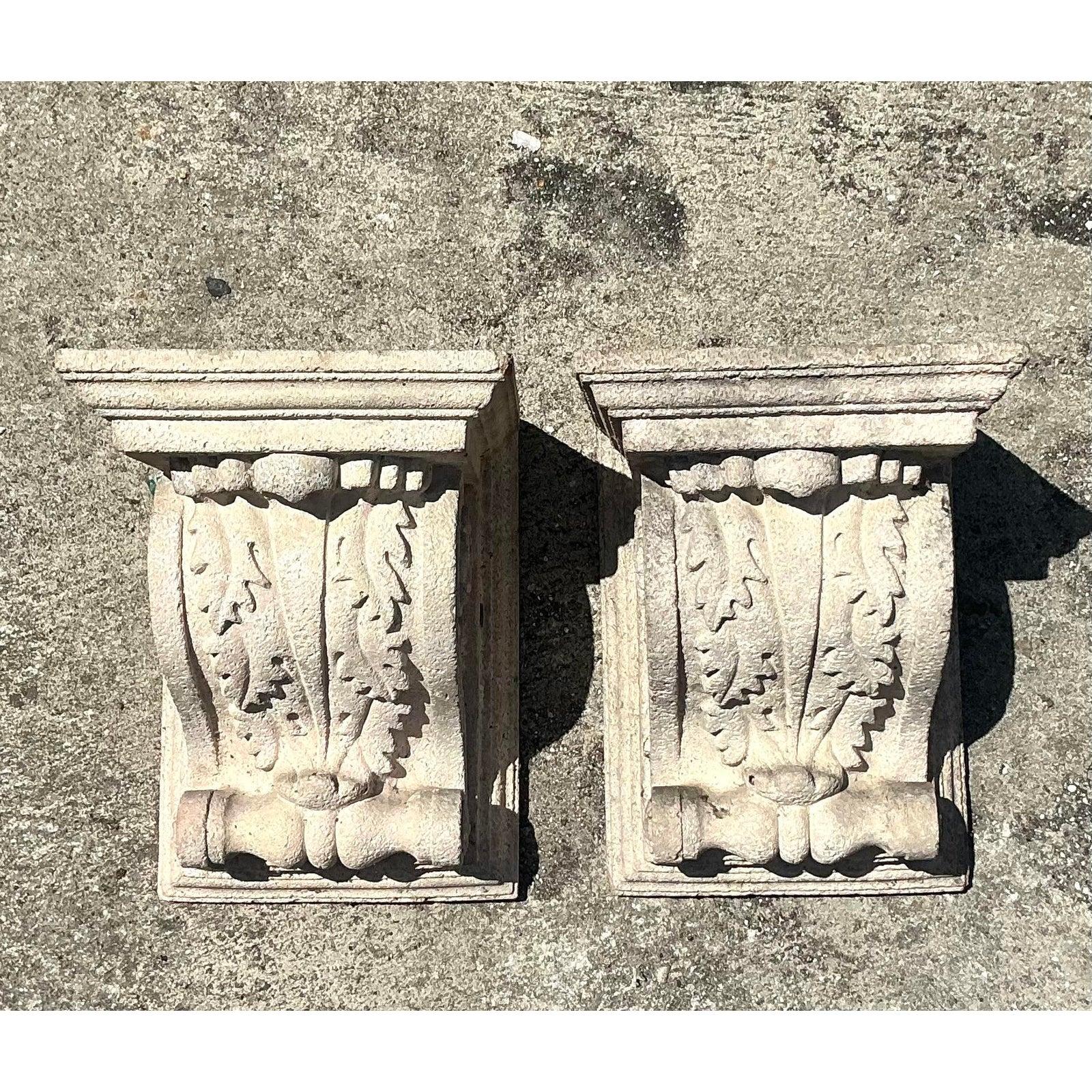 Mensole in calcestruzzo fuso d'epoca Regency - Una coppia In condizioni buone in vendita a West Palm Beach, FL