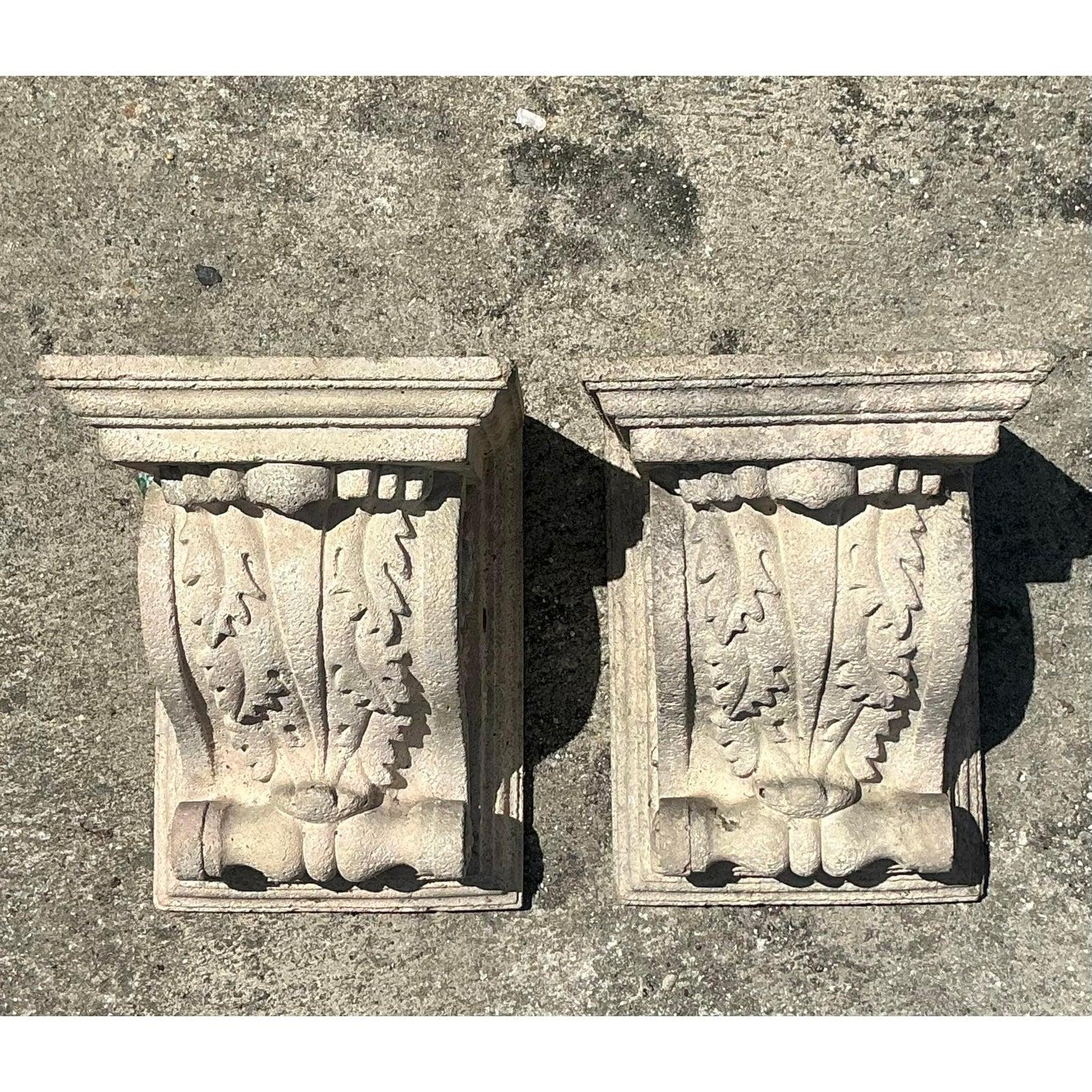 XX secolo Mensole in calcestruzzo fuso d'epoca Regency - Una coppia in vendita