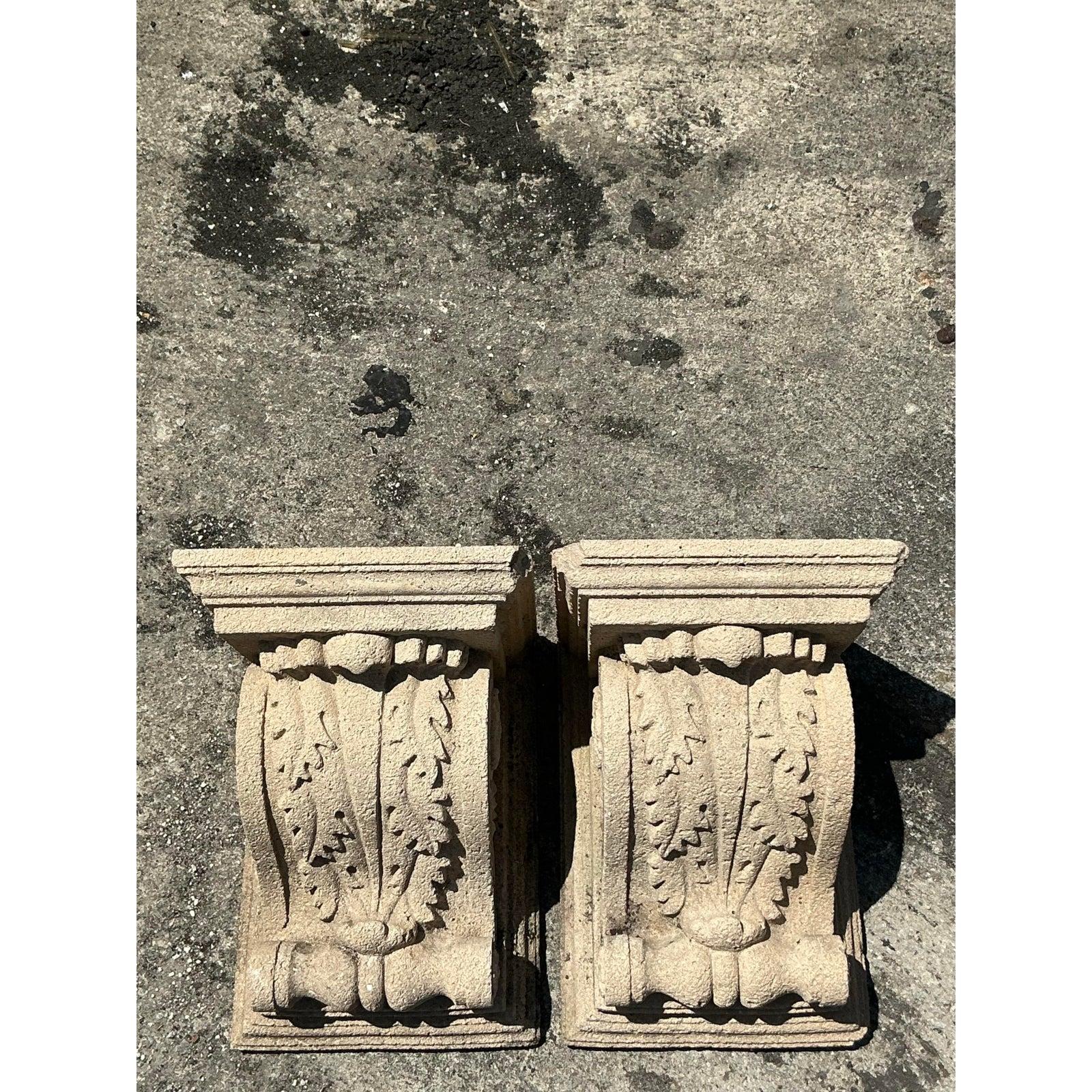 Vintage Regency-Konsolen aus Gussbeton - 2er-Set im Zustand „Gut“ im Angebot in west palm beach, FL