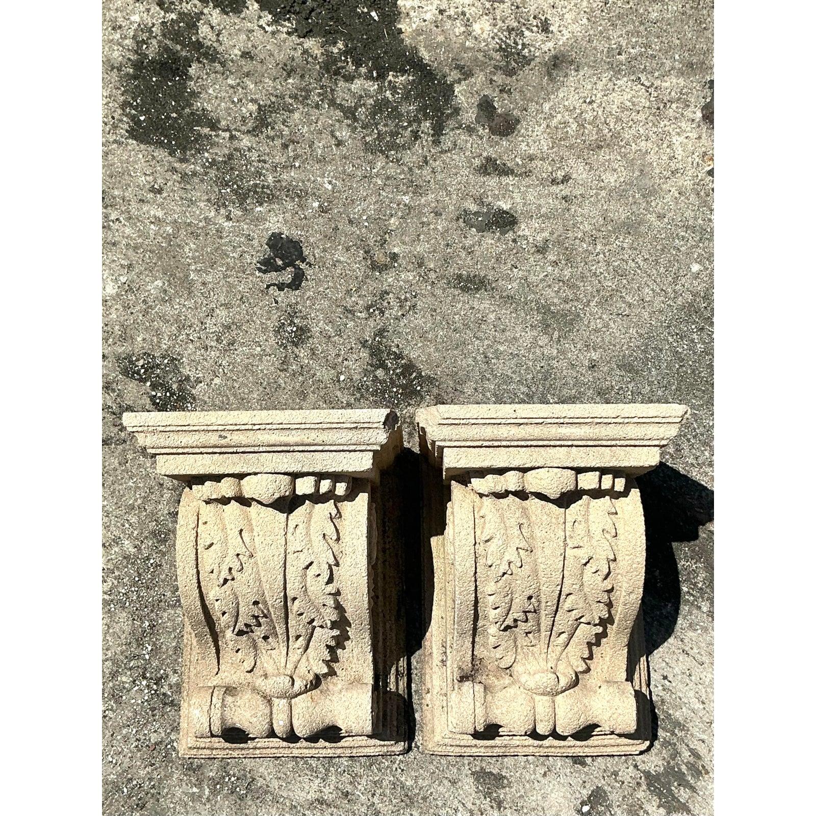 Vintage Regency-Konsolen aus Gussbeton - 2er-Set (Beton) im Angebot