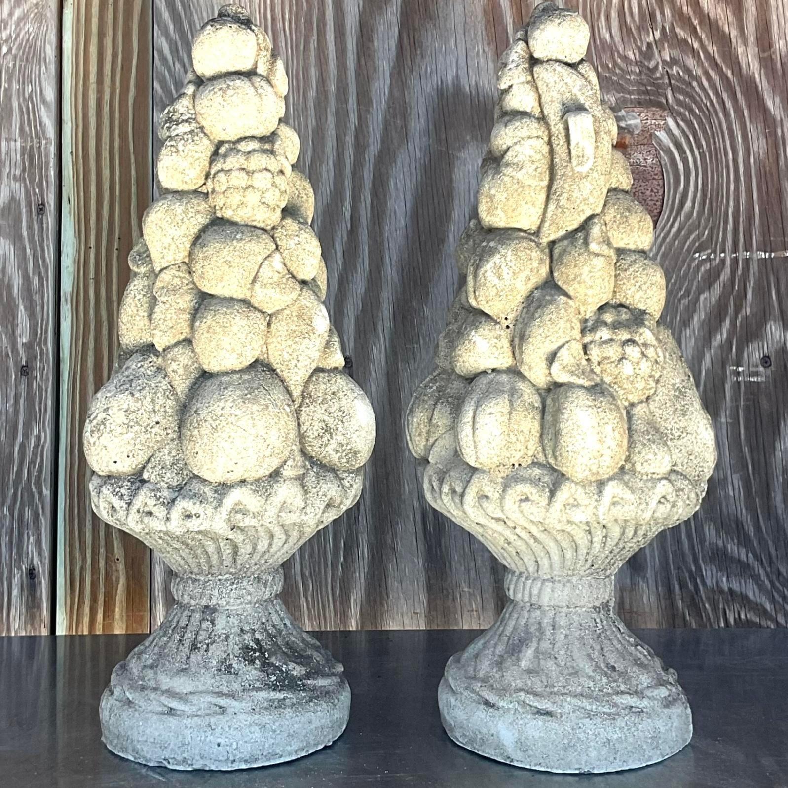 Topiario di frutta in calcestruzzo d'epoca Regency - una coppia In condizioni buone in vendita a west palm beach, FL